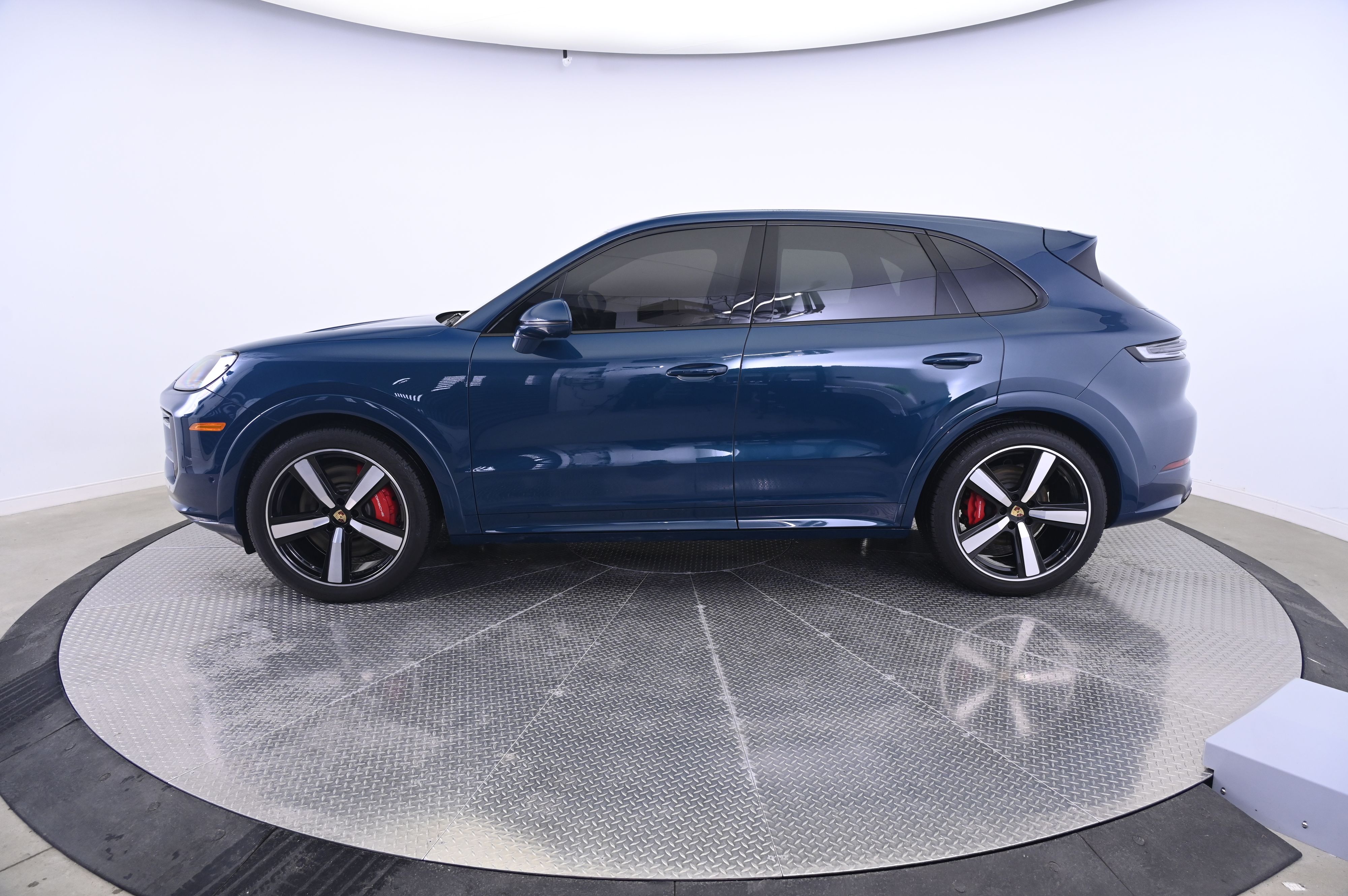 Thumbnail: 2024 Porsche Cayenne - 2