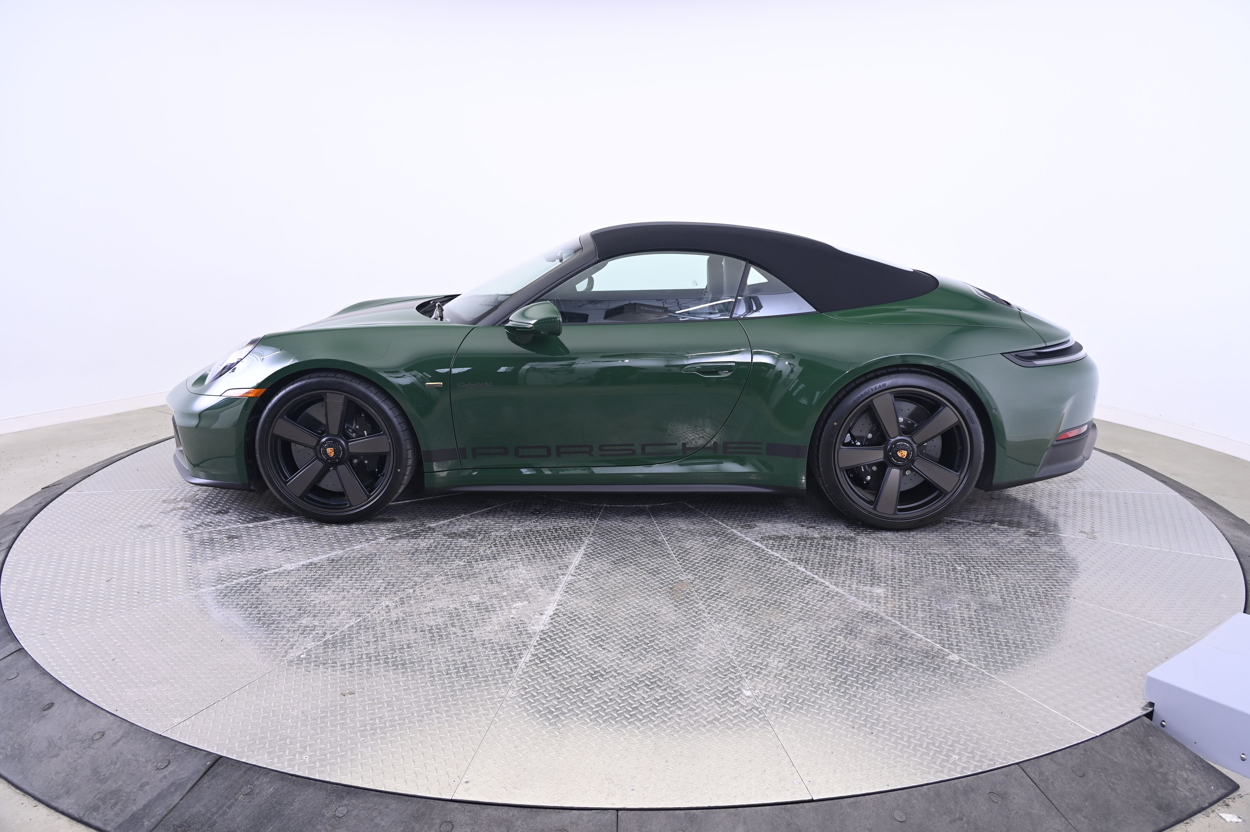 Thumbnail: 2026 Porsche 911 - 12