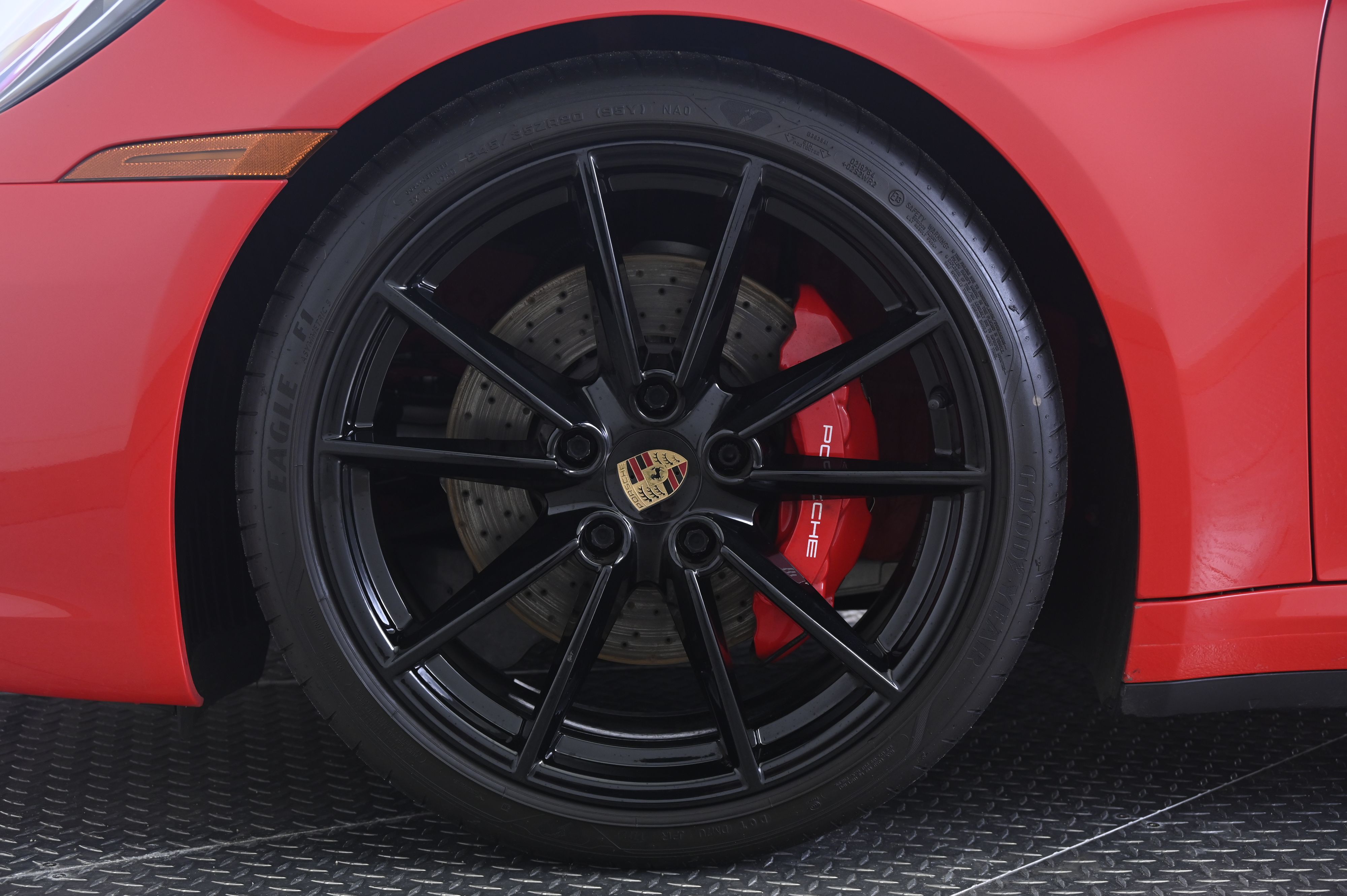 Thumbnail: 2022 Porsche 911 - 11