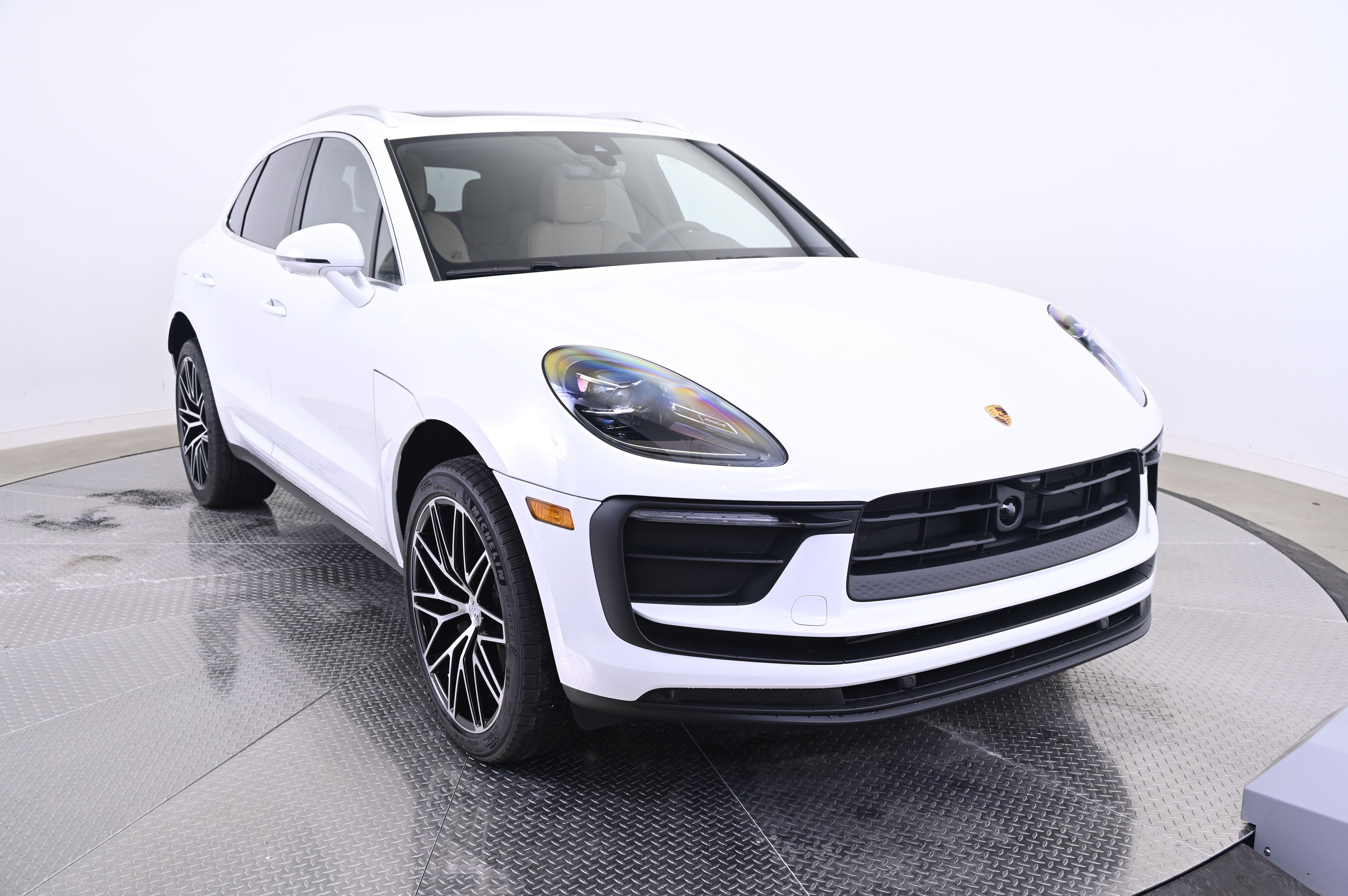 Thumbnail: 2026 Porsche Macan - 9