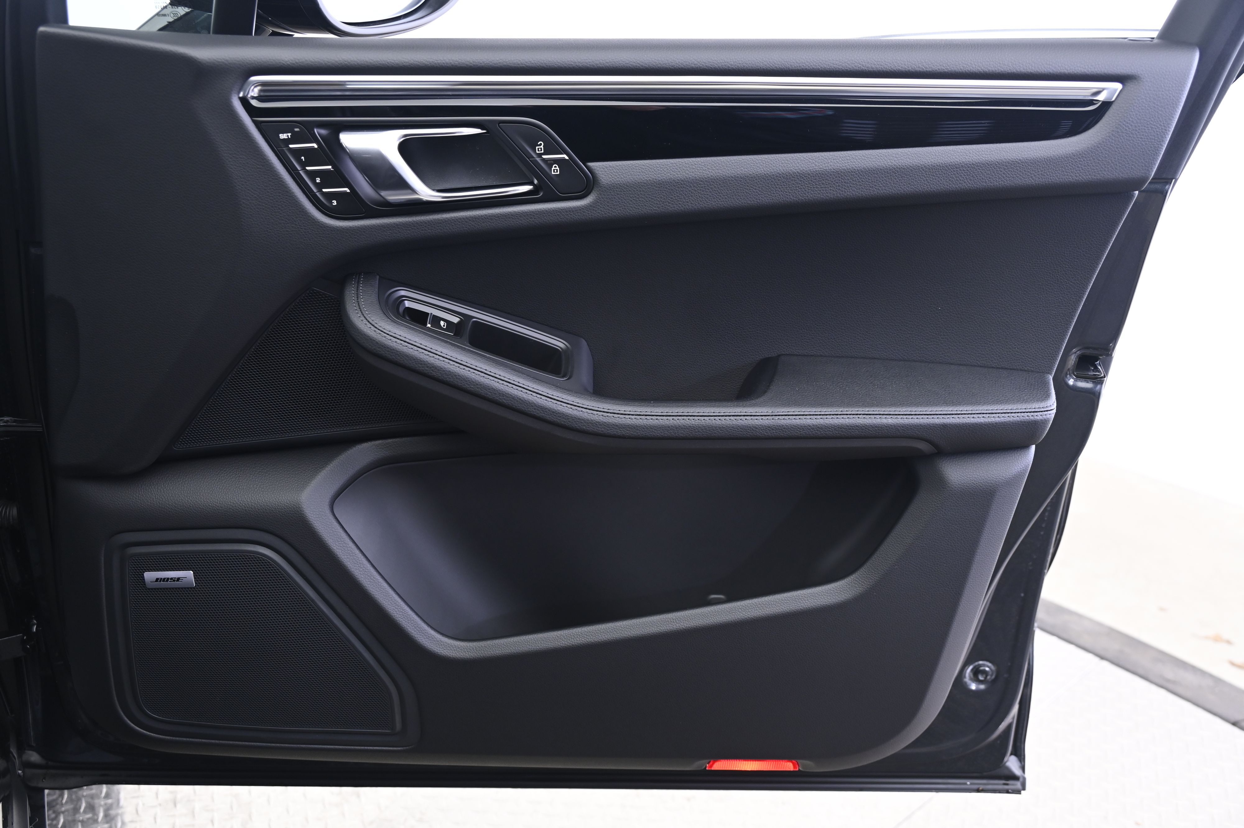 Thumbnail: 2026 Porsche Macan - 20