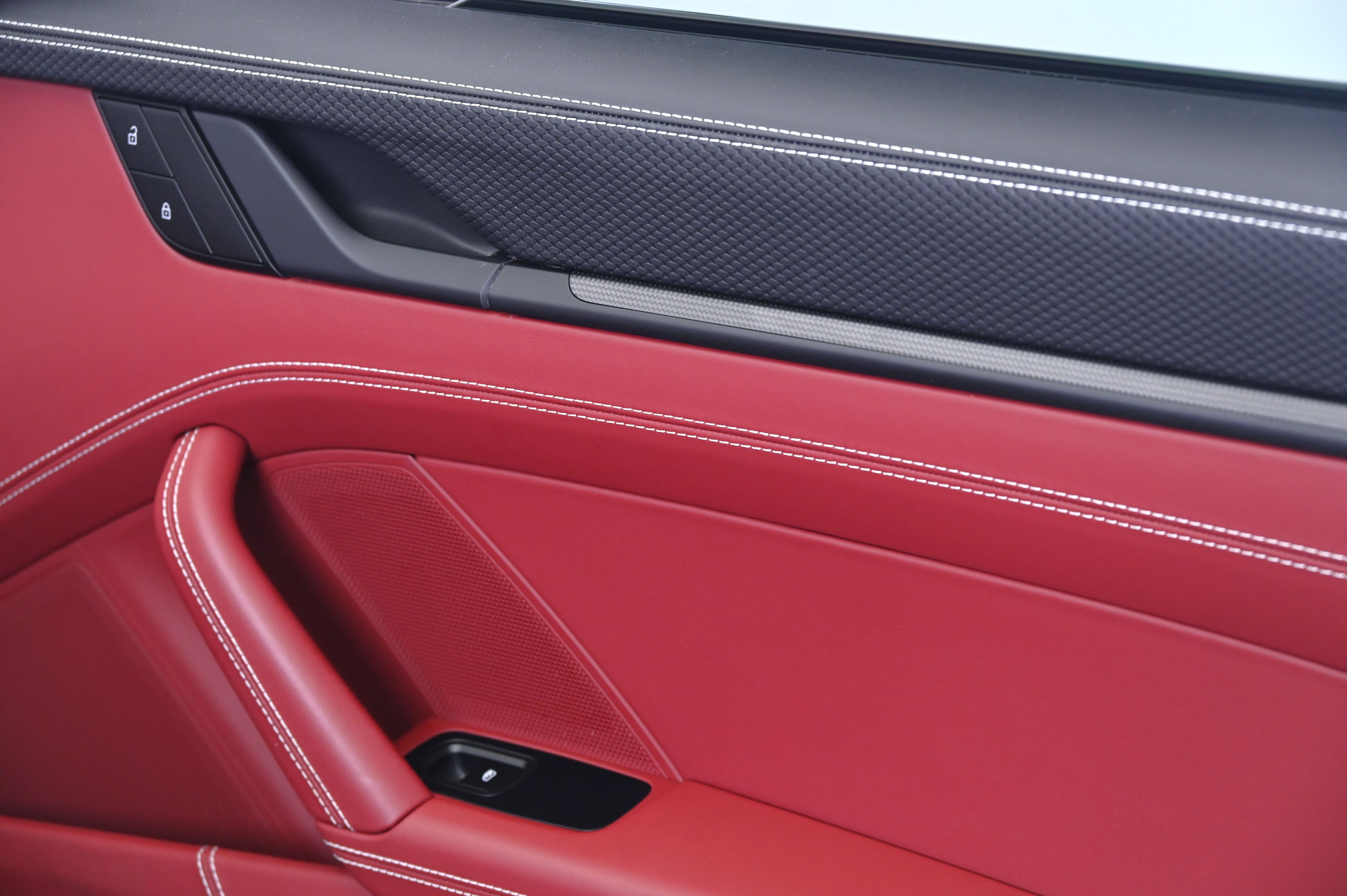 Thumbnail: 2022 Porsche 911 - 24