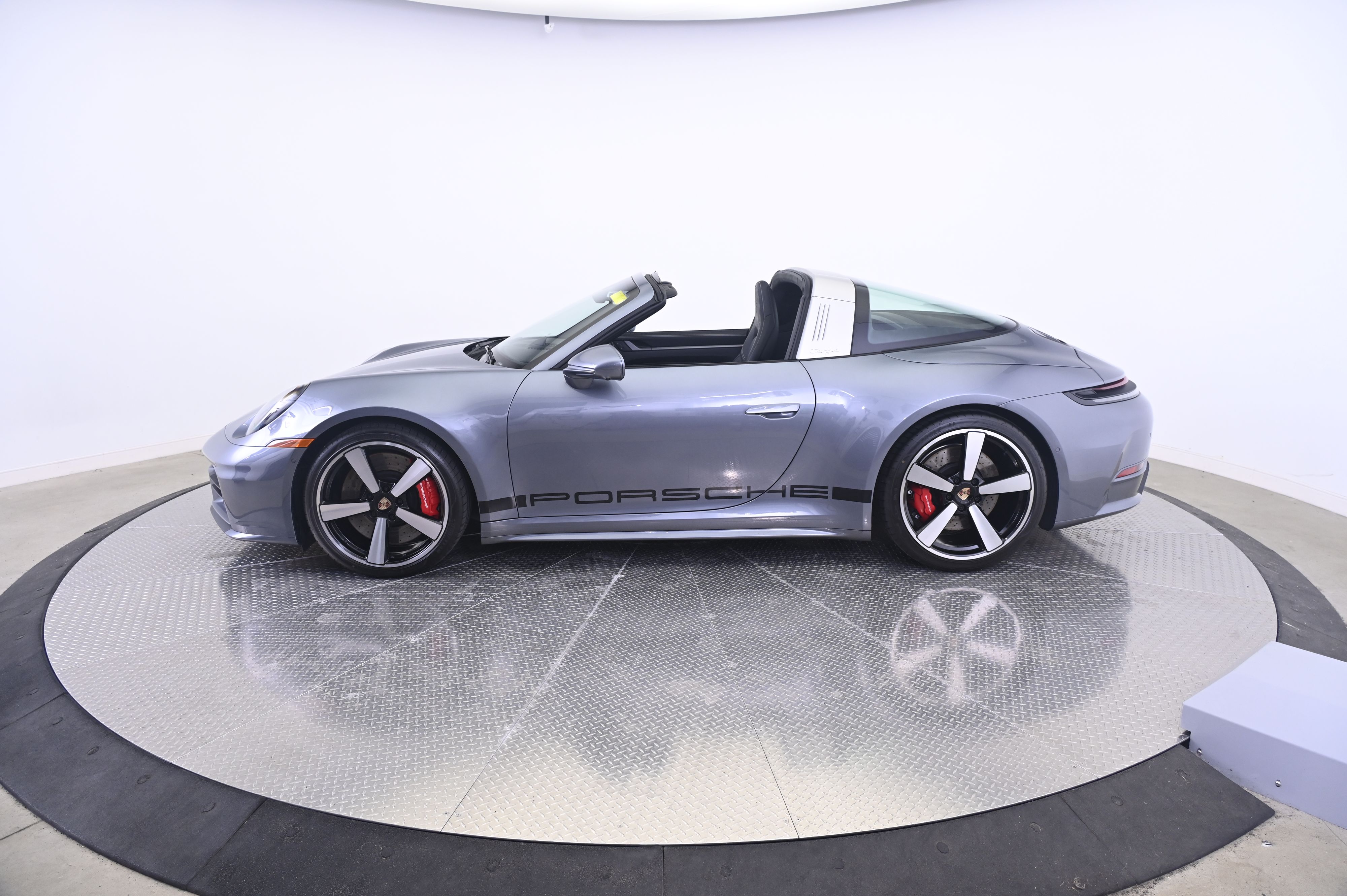 Thumbnail: 2026 Porsche 911 - 2