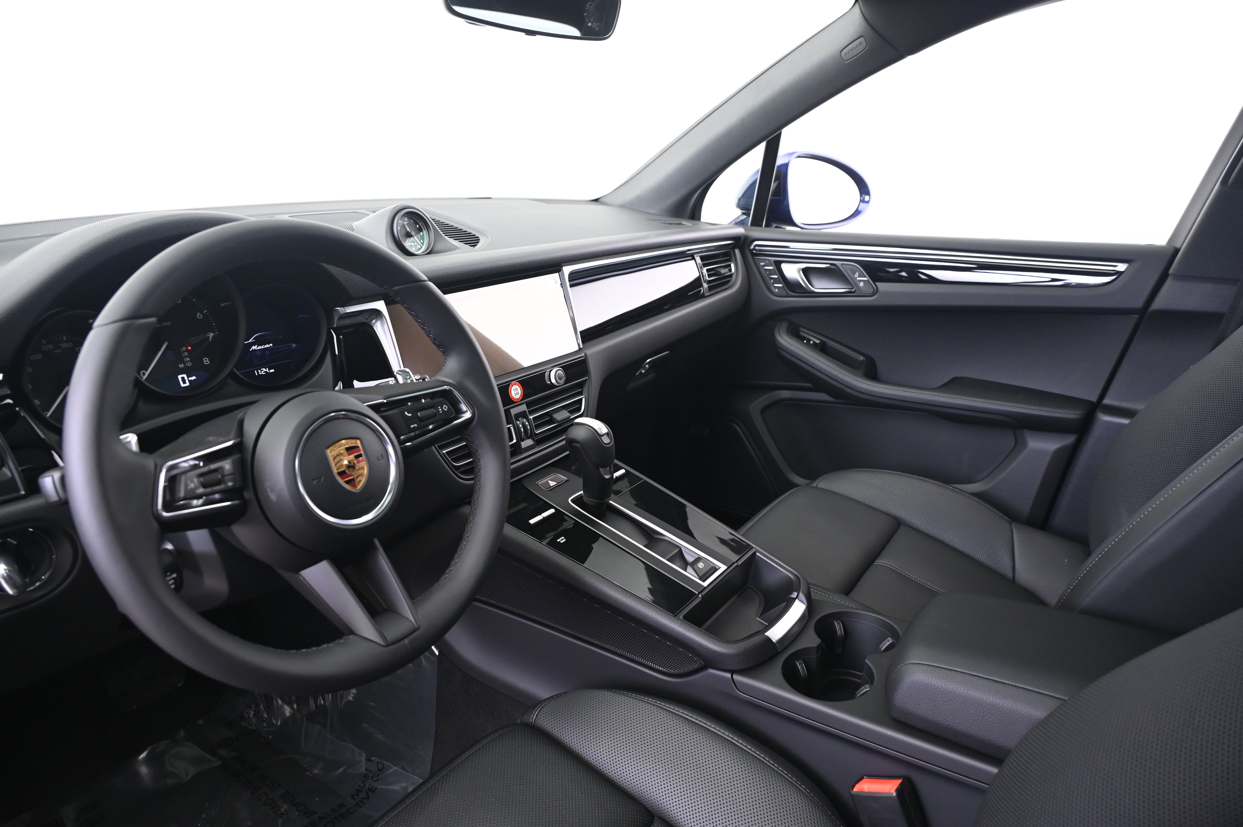 Thumbnail: 2026 Porsche Macan - 28