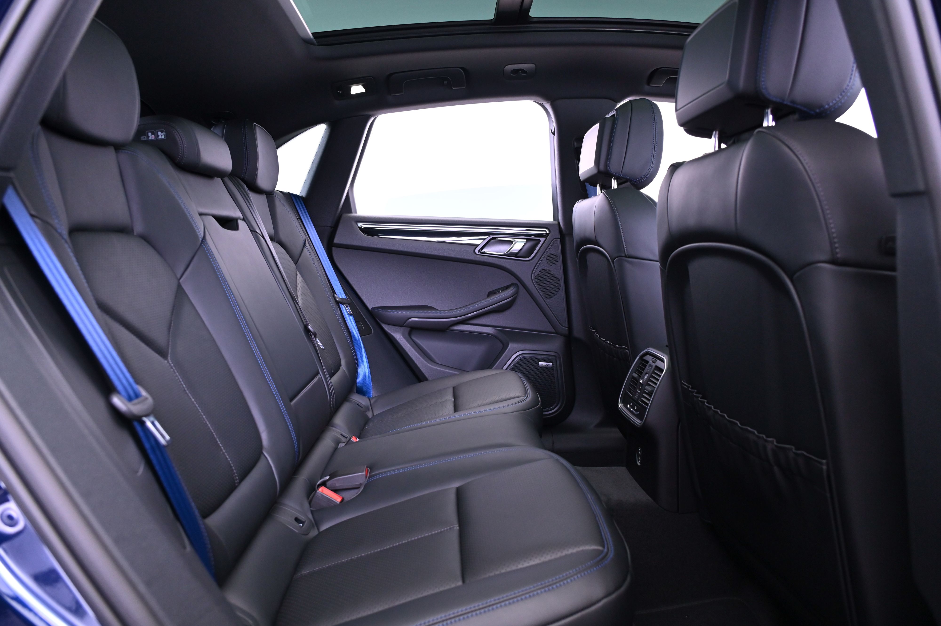 Thumbnail: 2025 Porsche Macan - 22