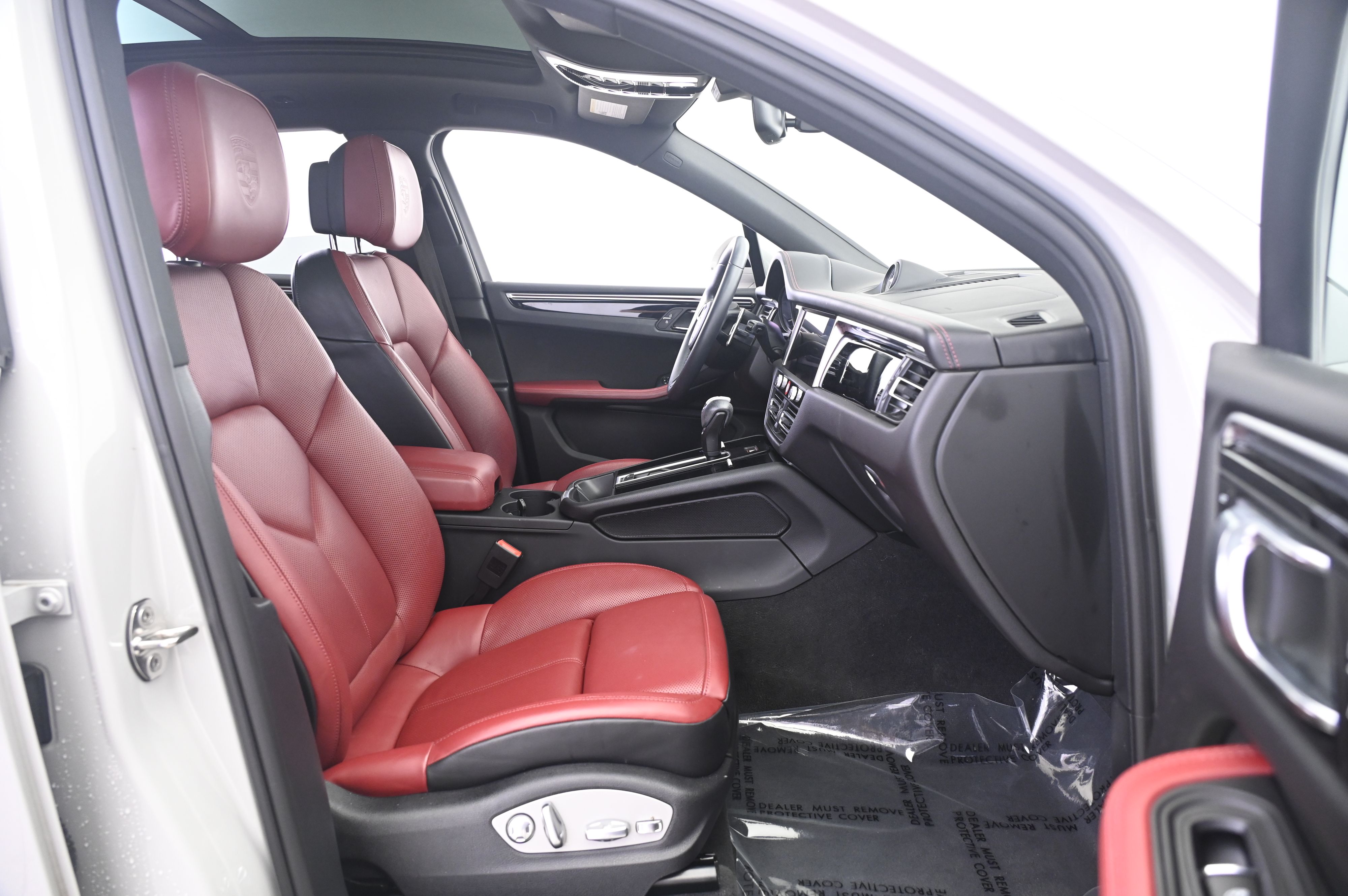 Thumbnail: 2023 Porsche Macan - 23