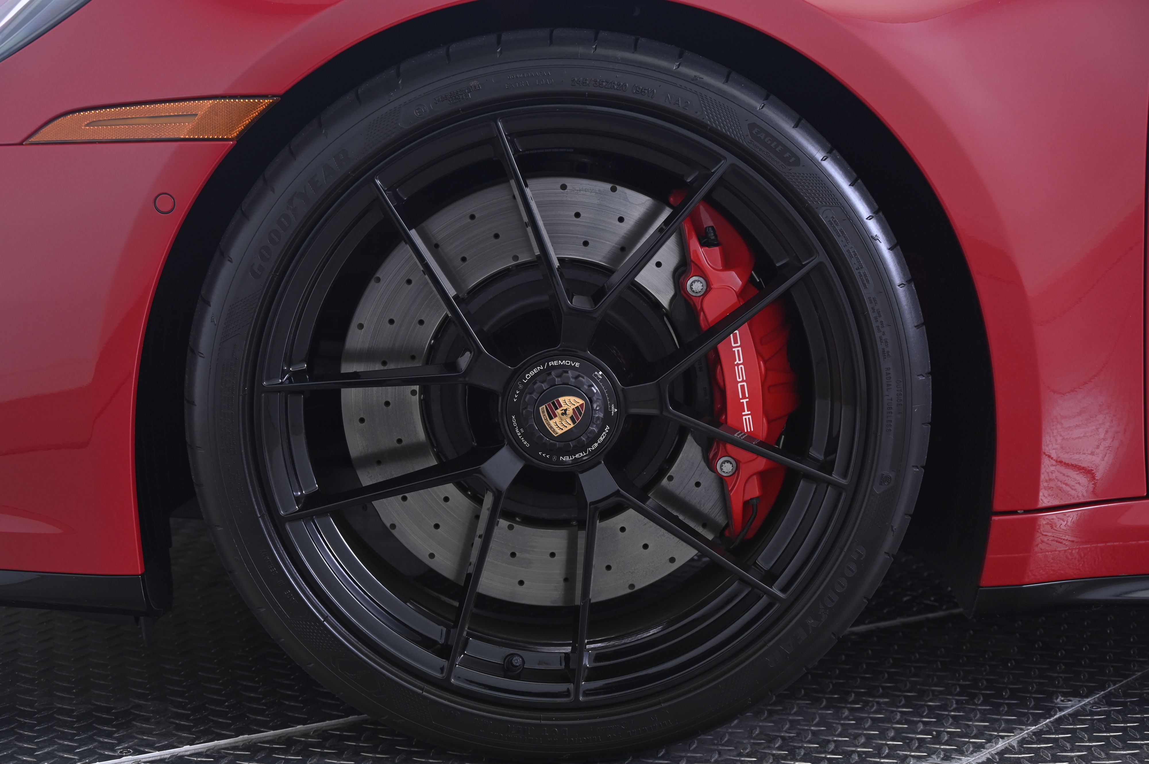 Thumbnail: 2025 Porsche 911 - 14