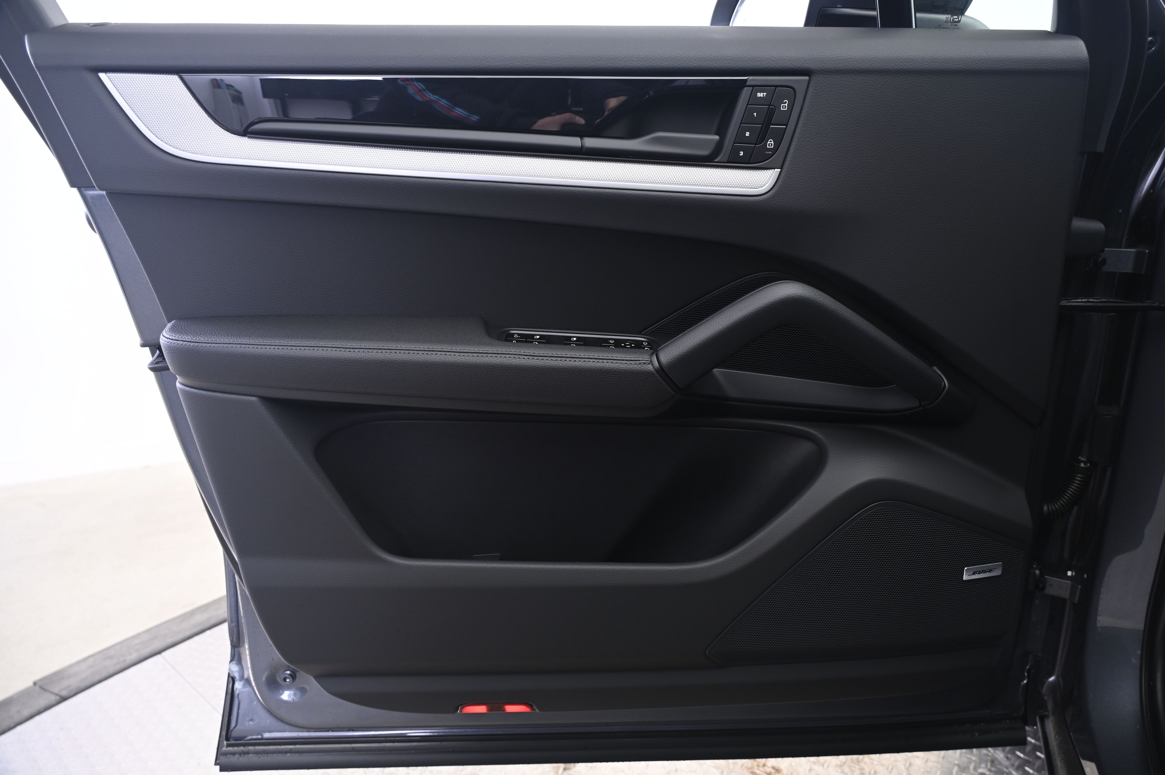 Thumbnail: 2026 Porsche Cayenne - 26