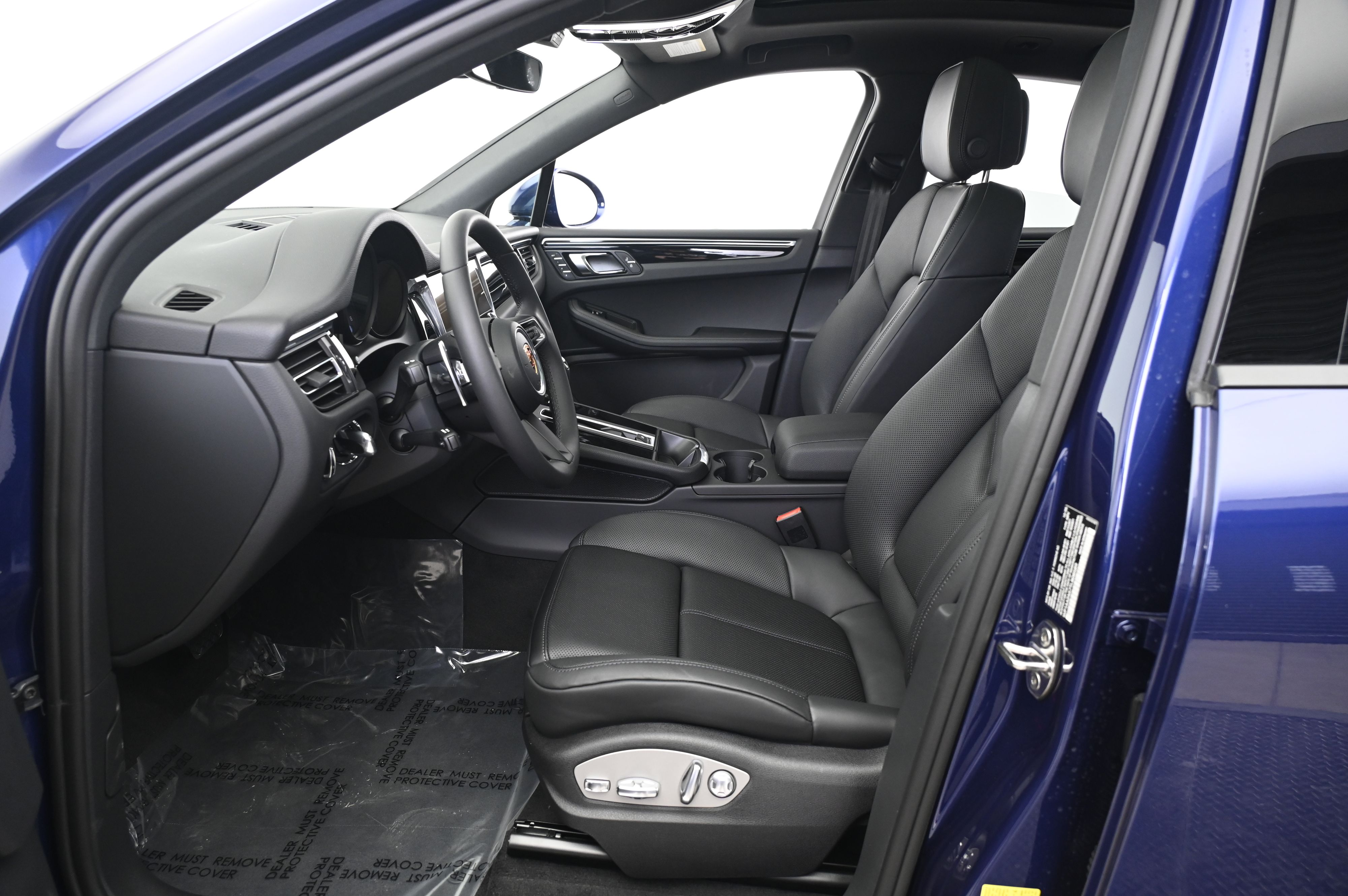 Thumbnail: 2026 Porsche Macan - 29