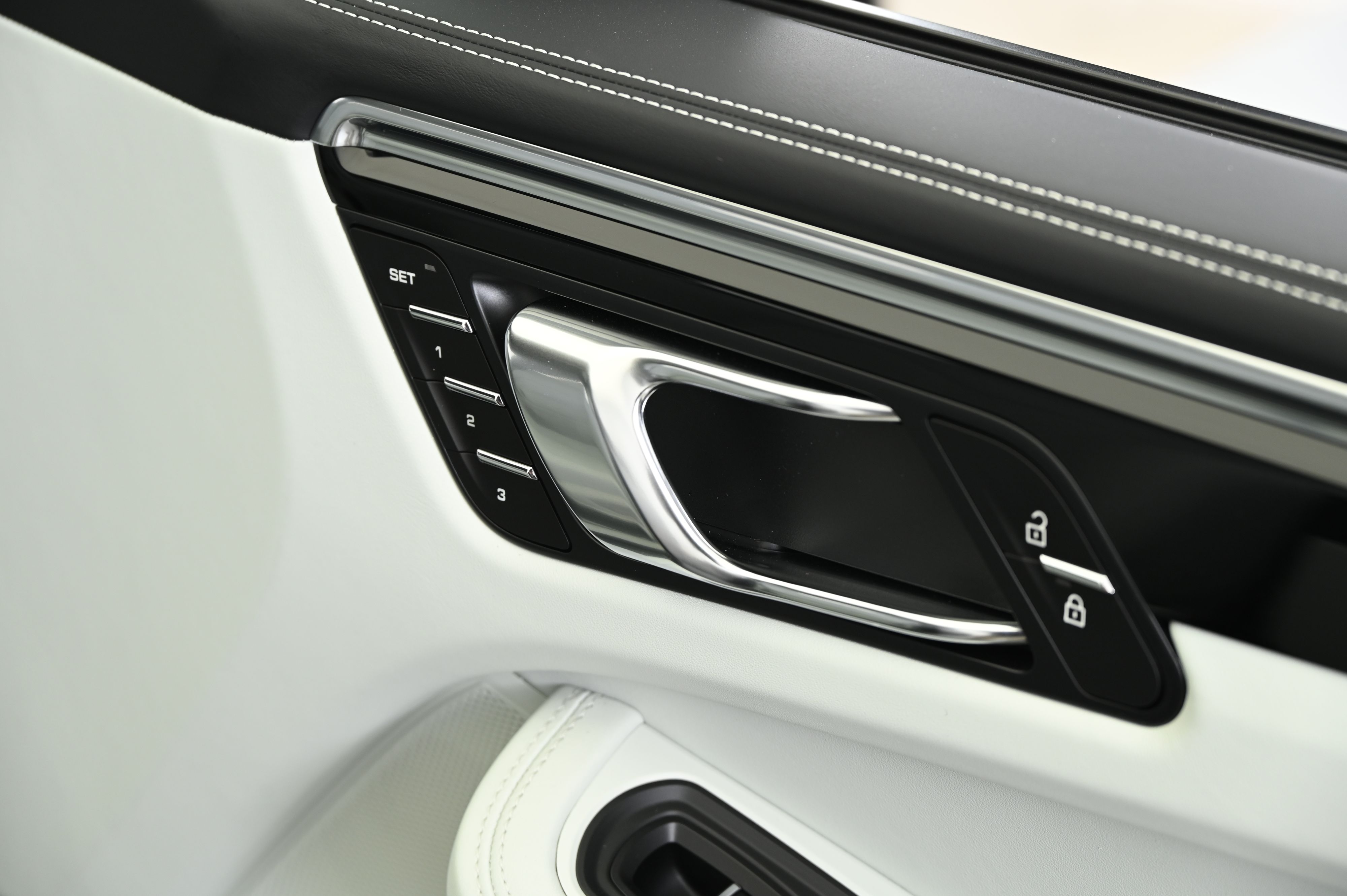 Thumbnail: 2025 Porsche Macan - 28