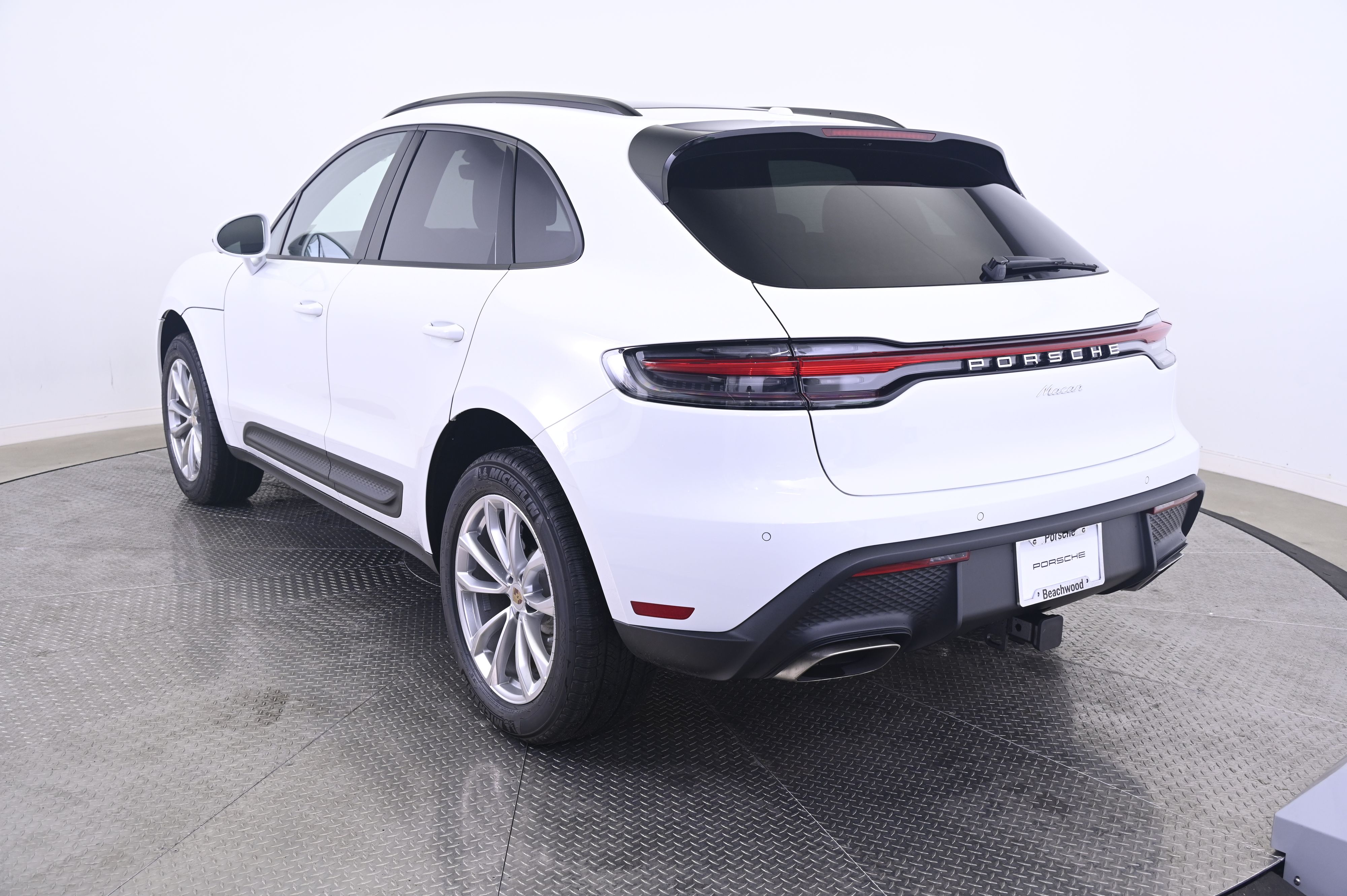 Thumbnail: 2026 Porsche Macan - 3