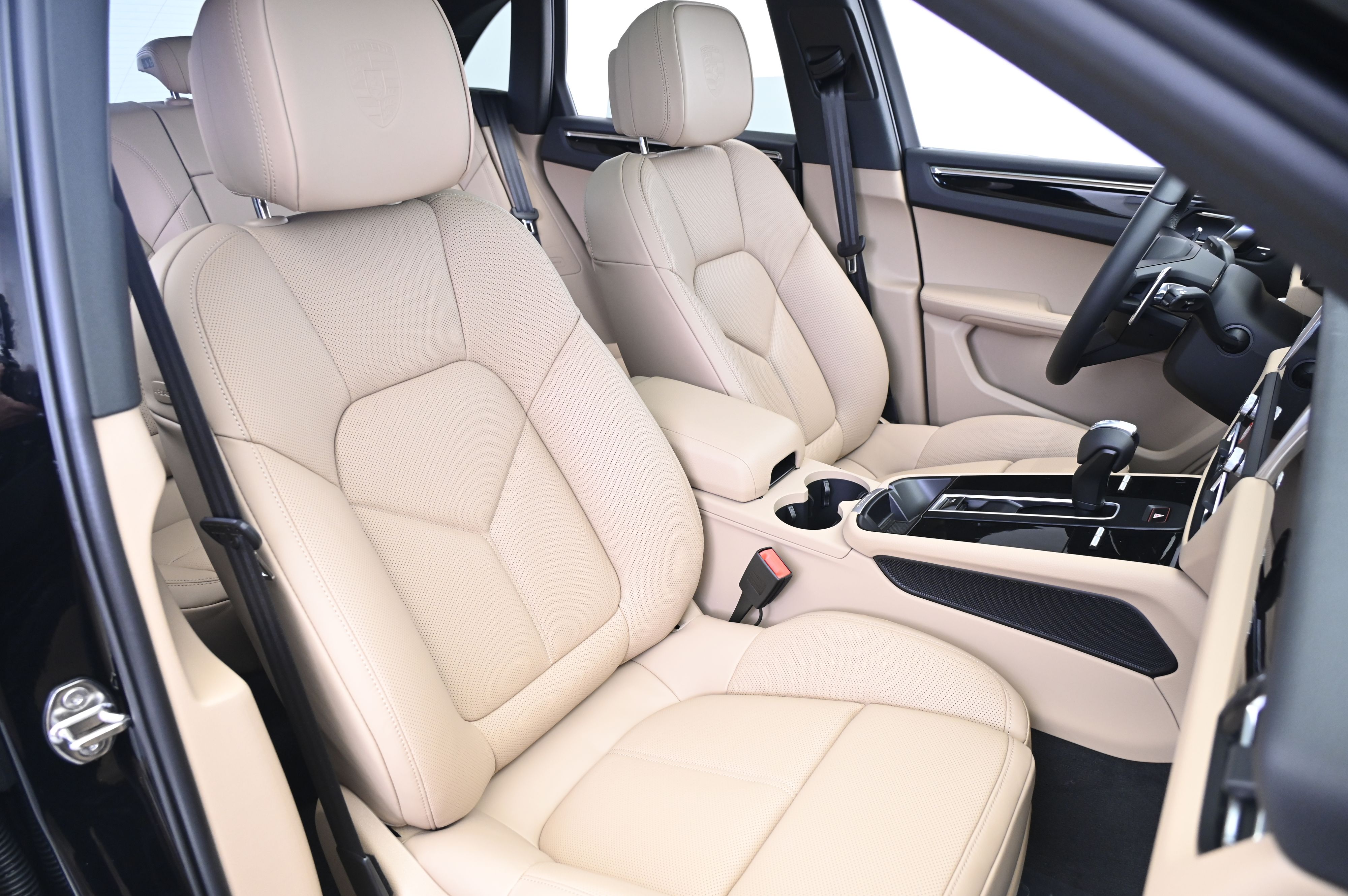 Thumbnail: 2026 Porsche Macan - 24