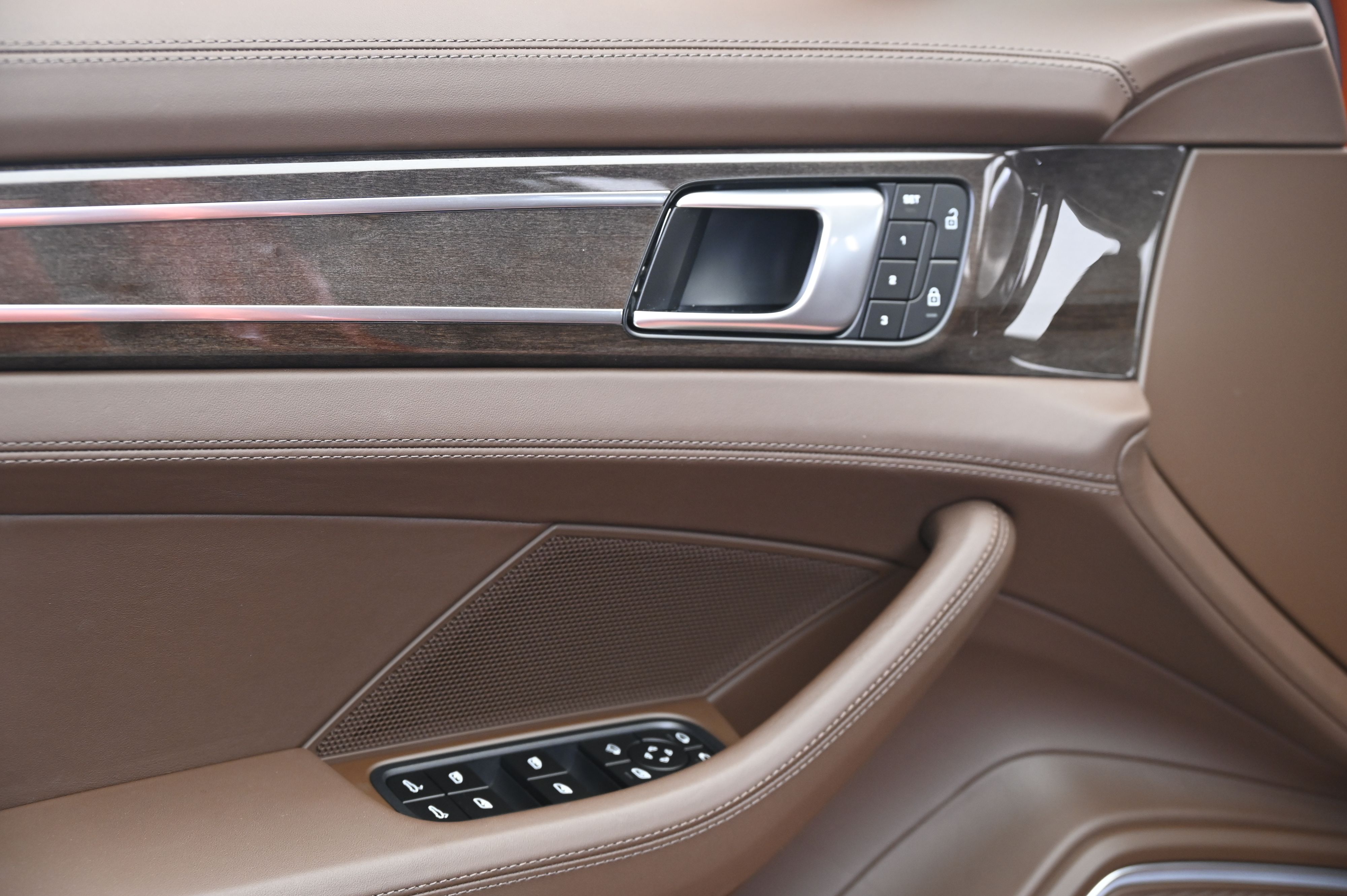 Thumbnail: 2023 Porsche Panamera - 27