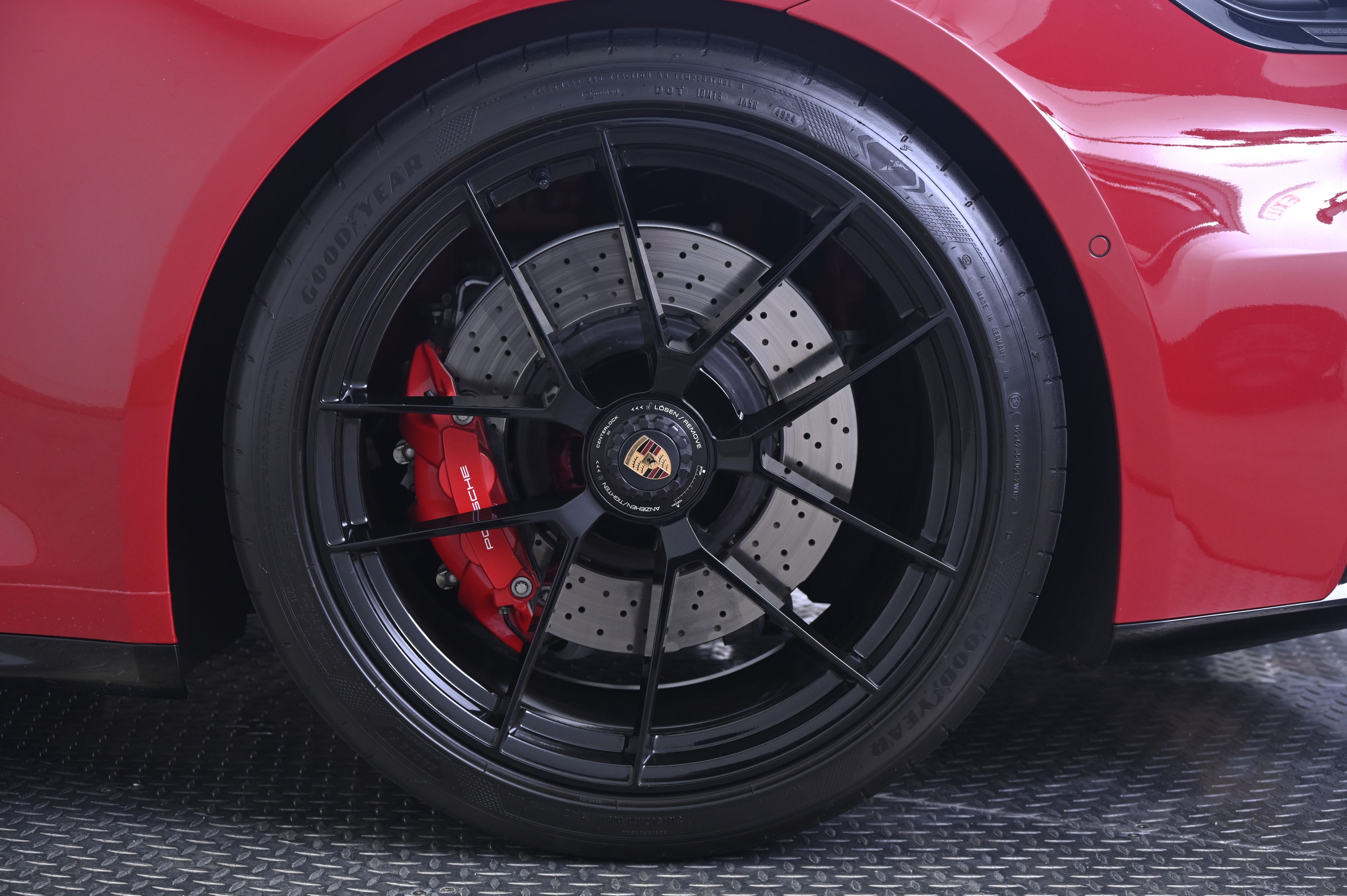 Thumbnail: 2025 Porsche 911 - 15