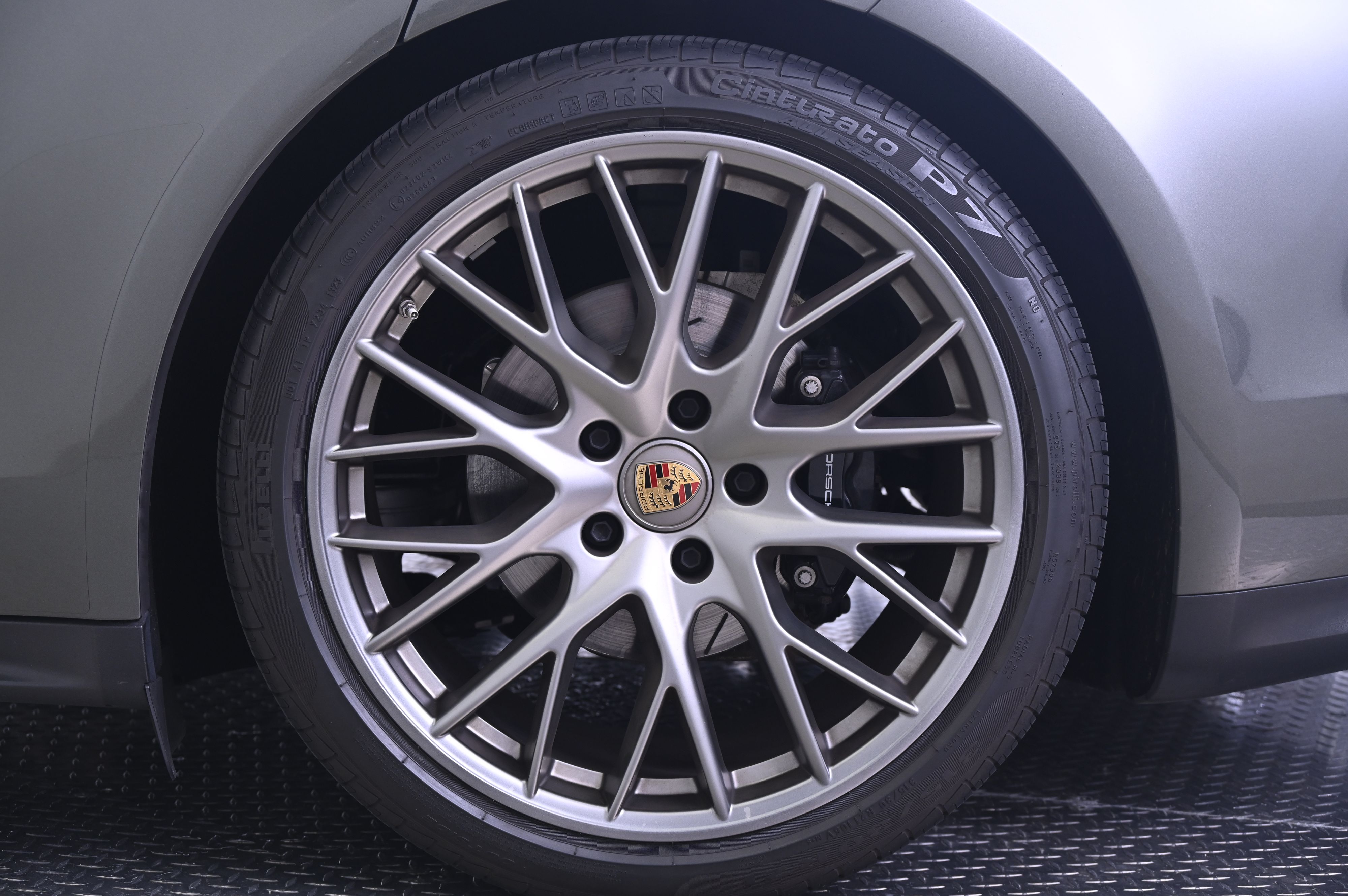 Thumbnail: 2023 Porsche Panamera - 12