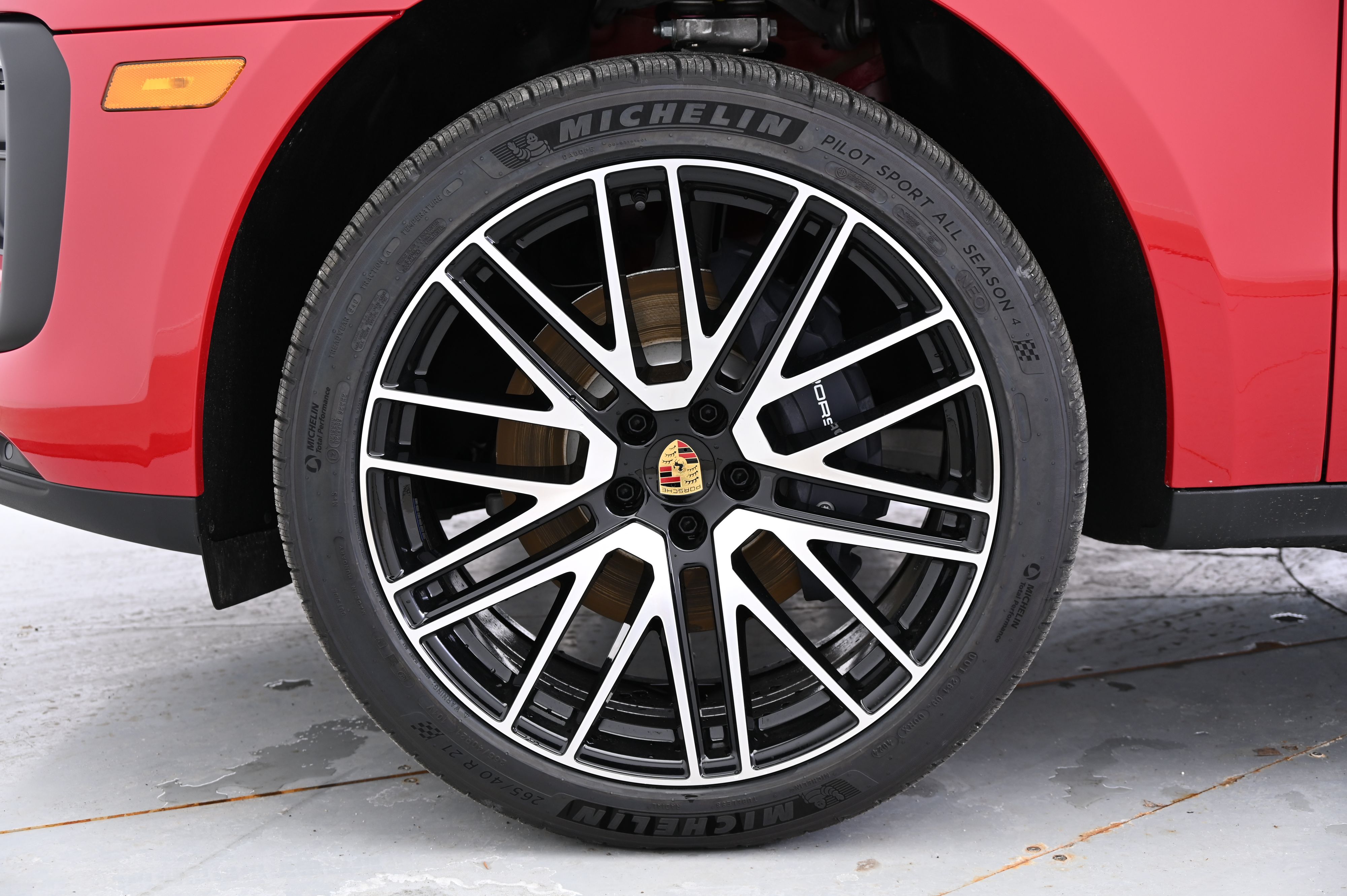 Thumbnail: 2025 Porsche Macan - 15