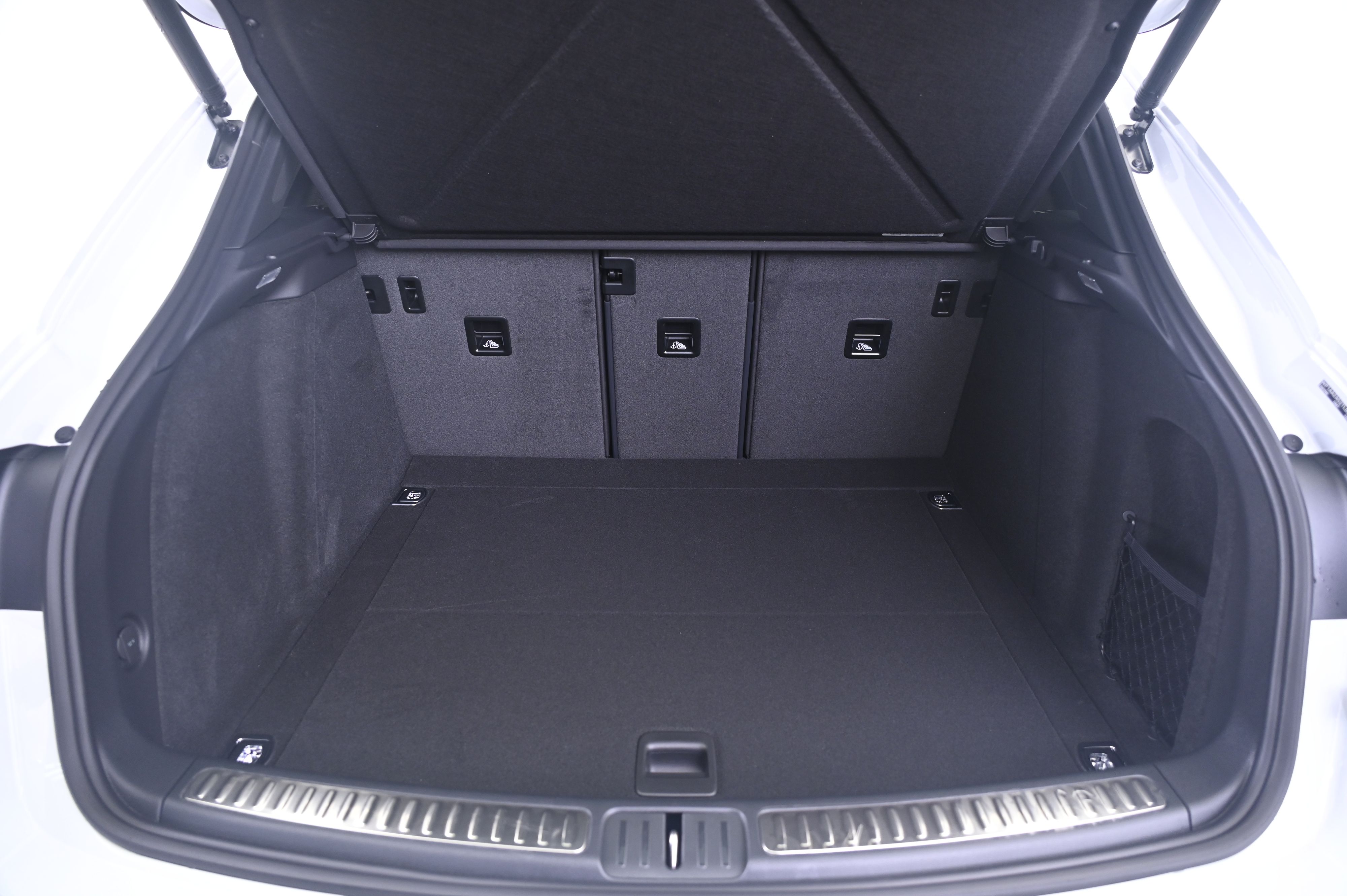 Thumbnail: 2026 Porsche Macan - 15