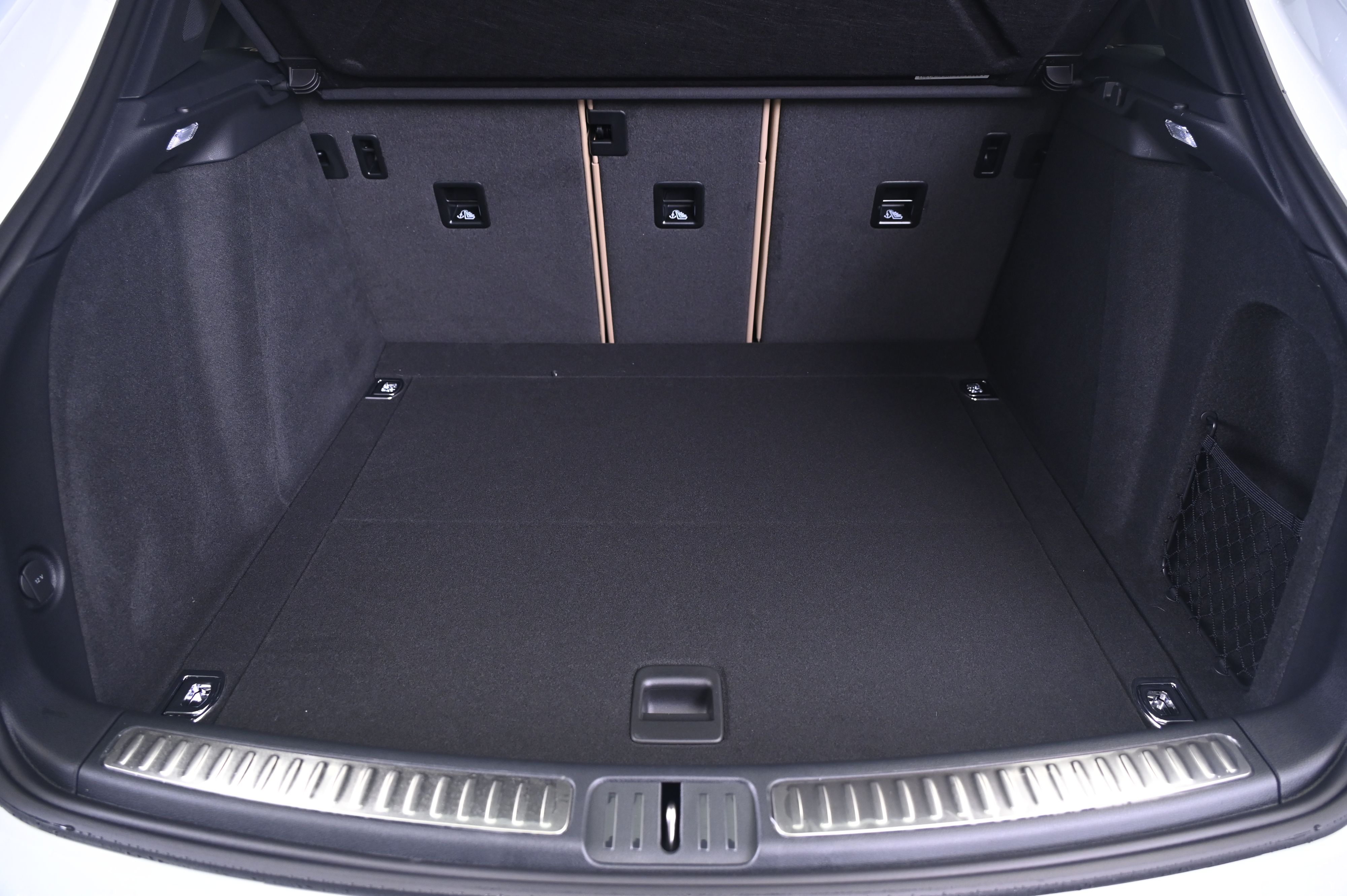 Thumbnail: 2026 Porsche Macan - 15