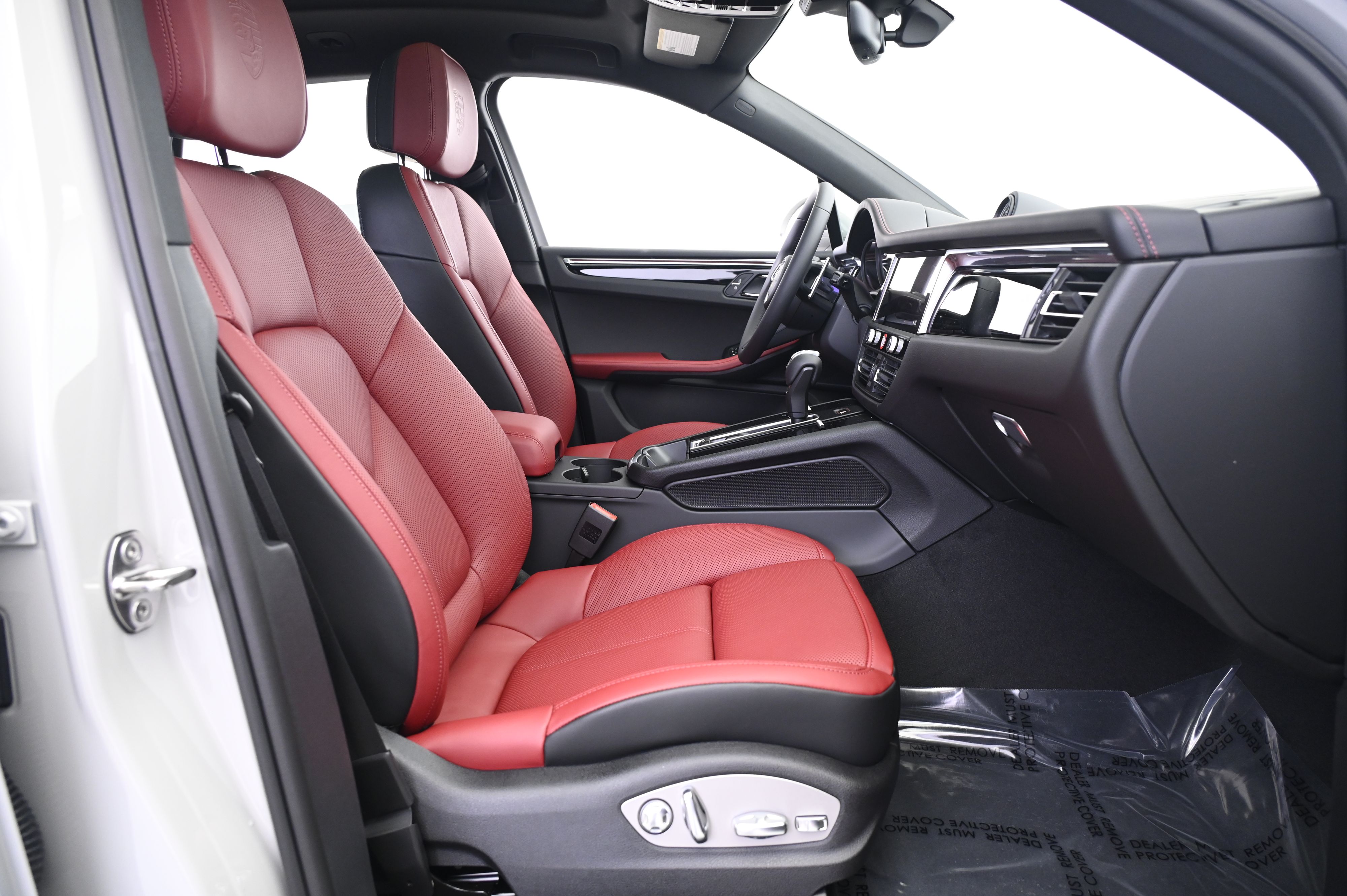 Thumbnail: 2026 Porsche Macan - 23