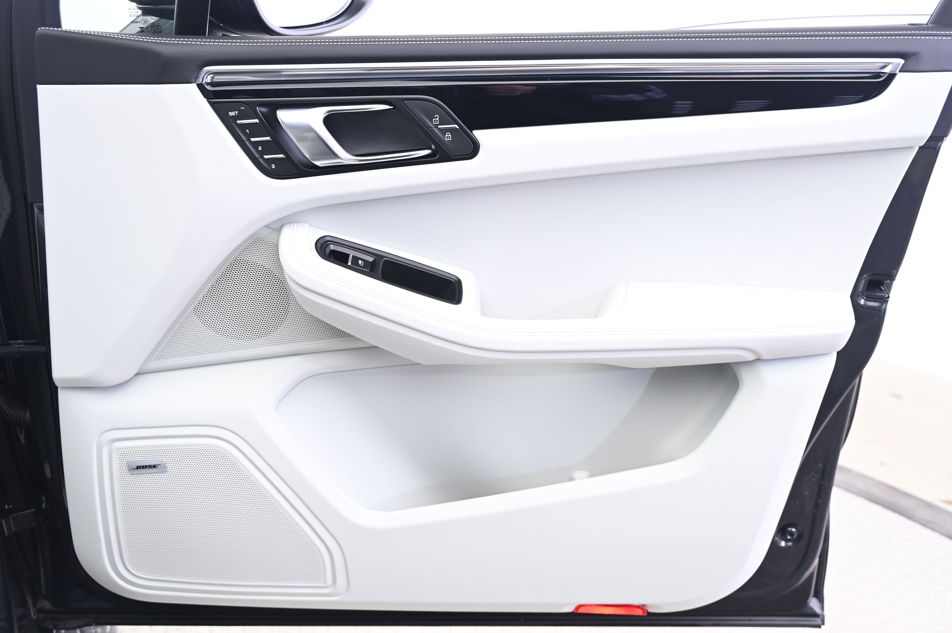 Thumbnail: 2026 Porsche Macan - 20