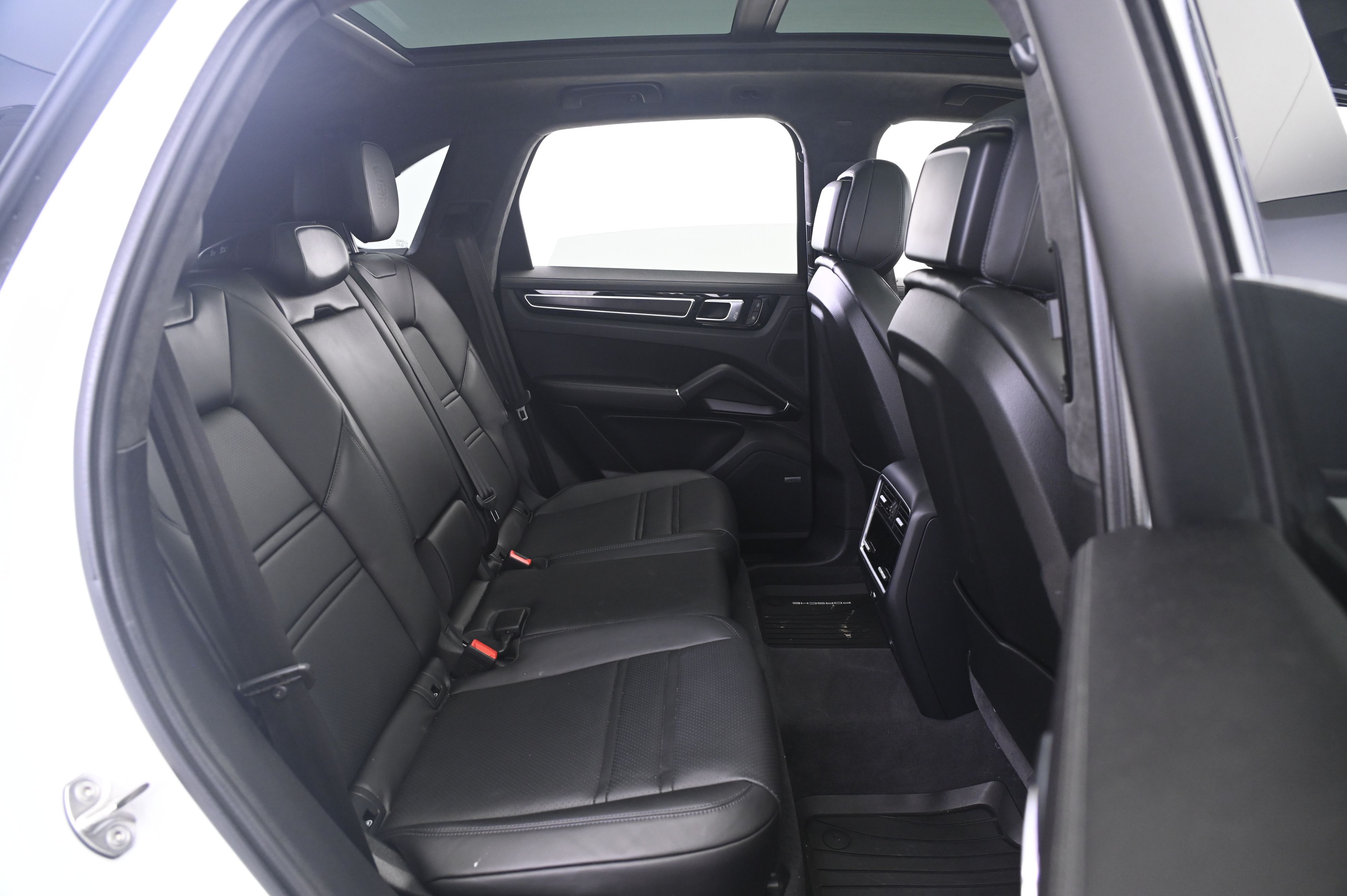 Thumbnail: 2023 Porsche Cayenne - 18