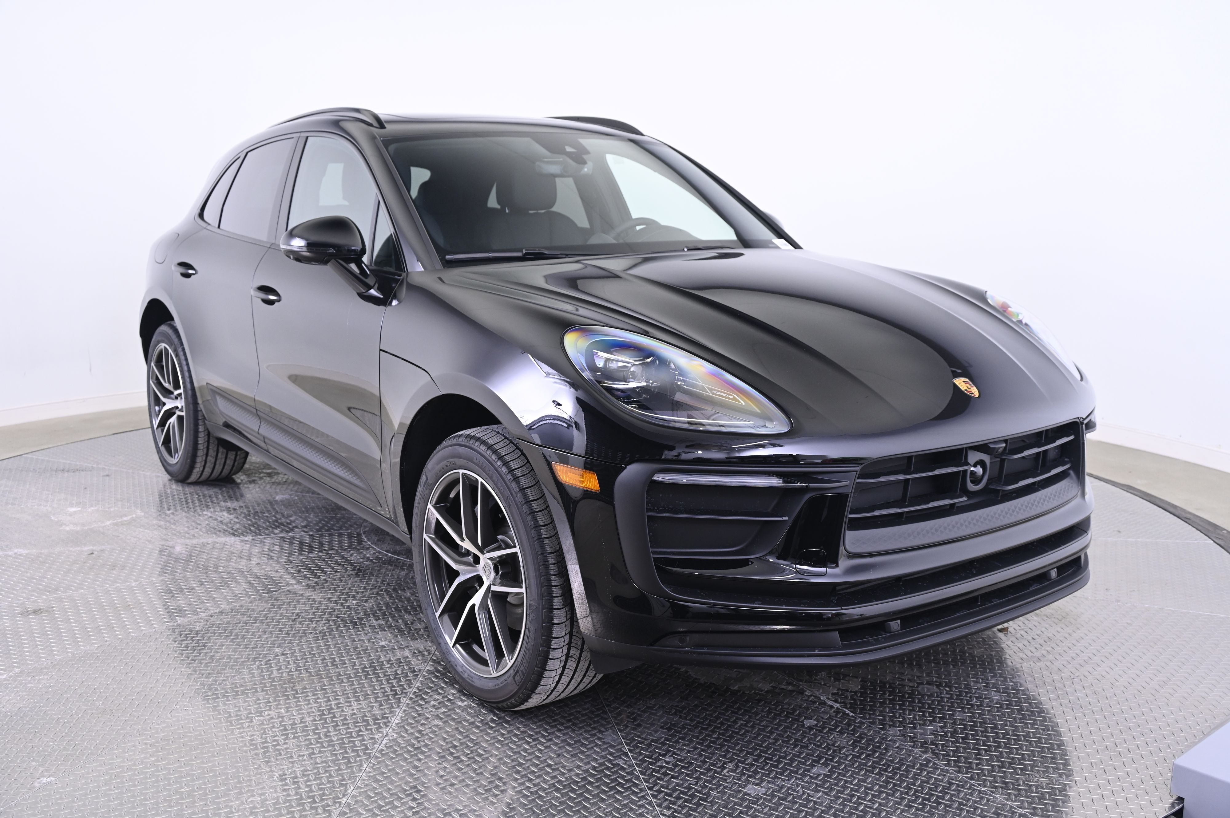 Thumbnail: 2026 Porsche Macan - 9