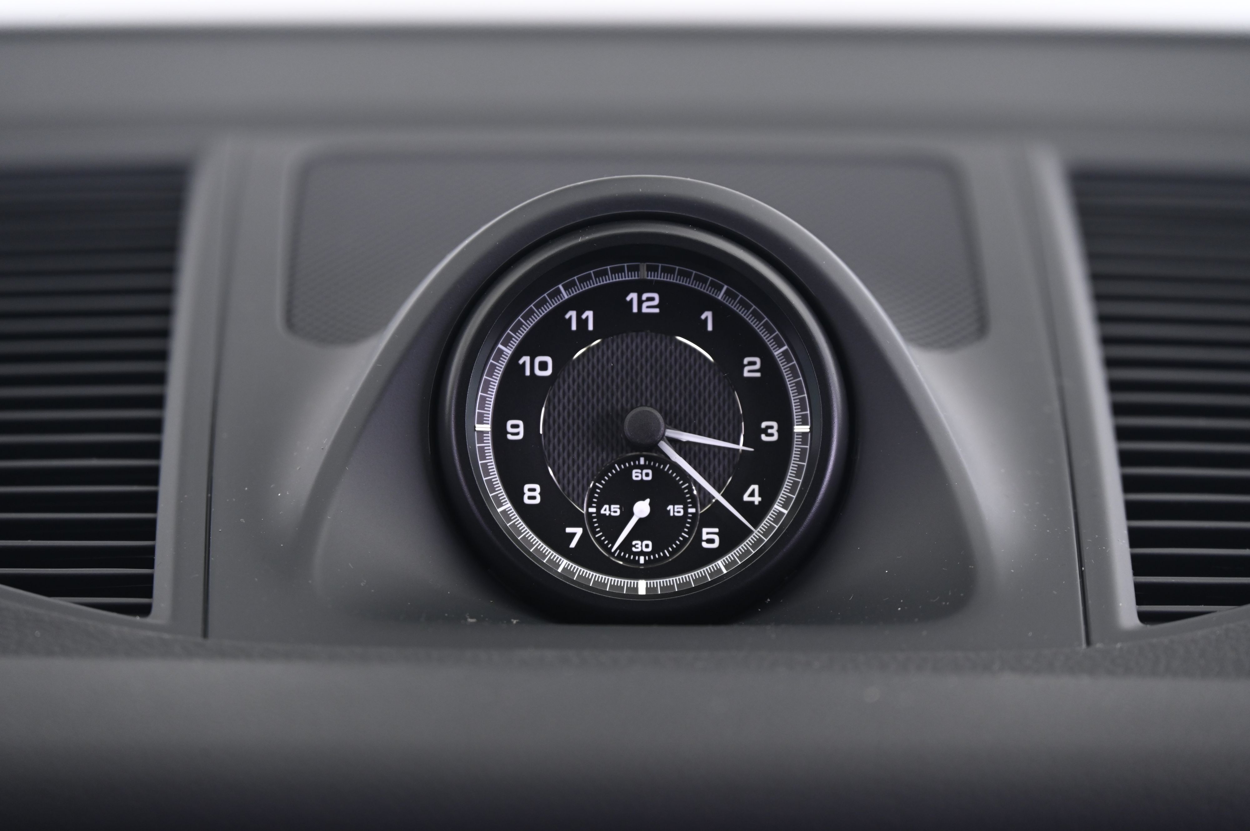 Thumbnail: 2026 Porsche Macan - 31