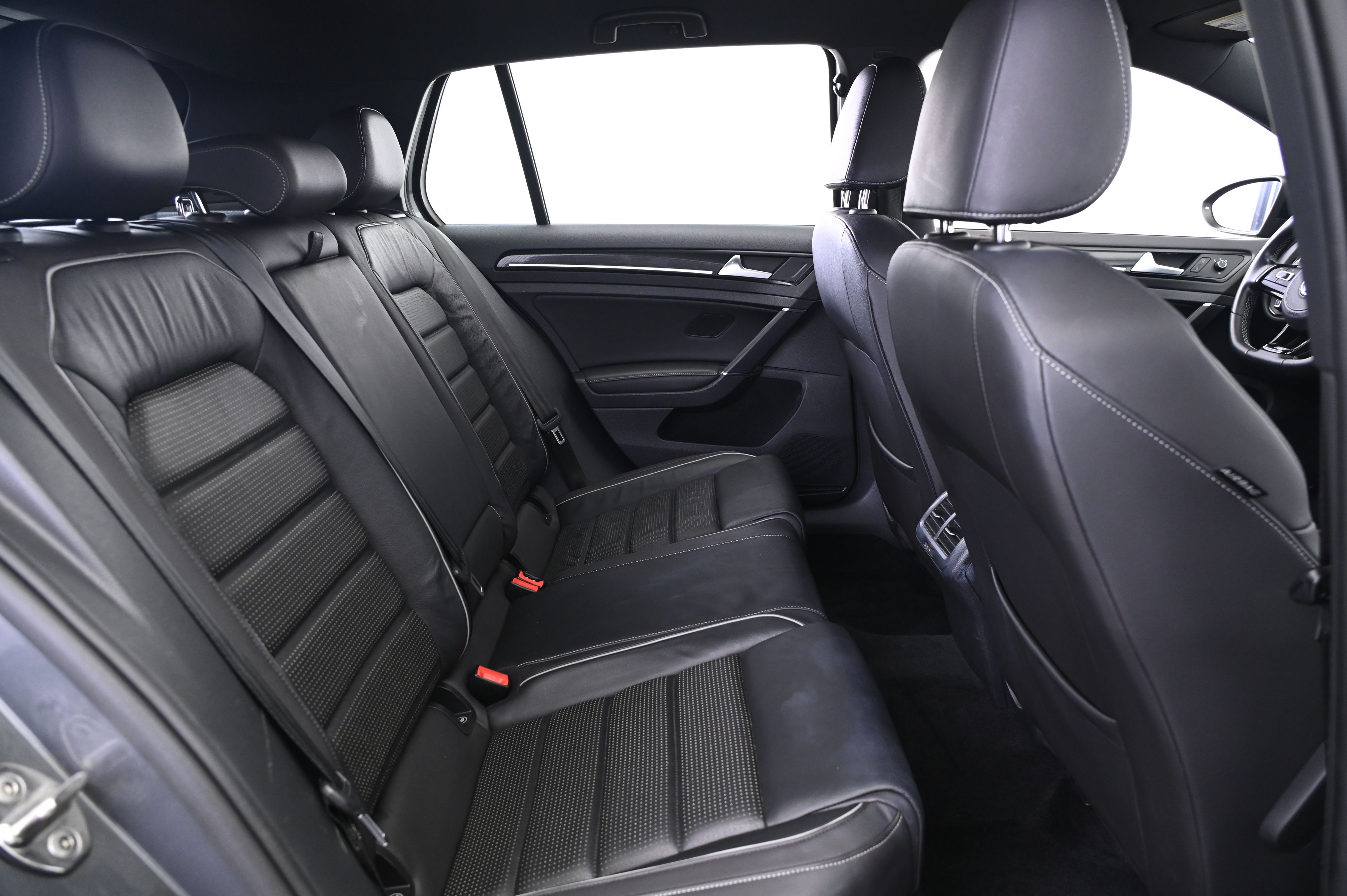 Thumbnail: 2018 Volkswagen Golf - 18