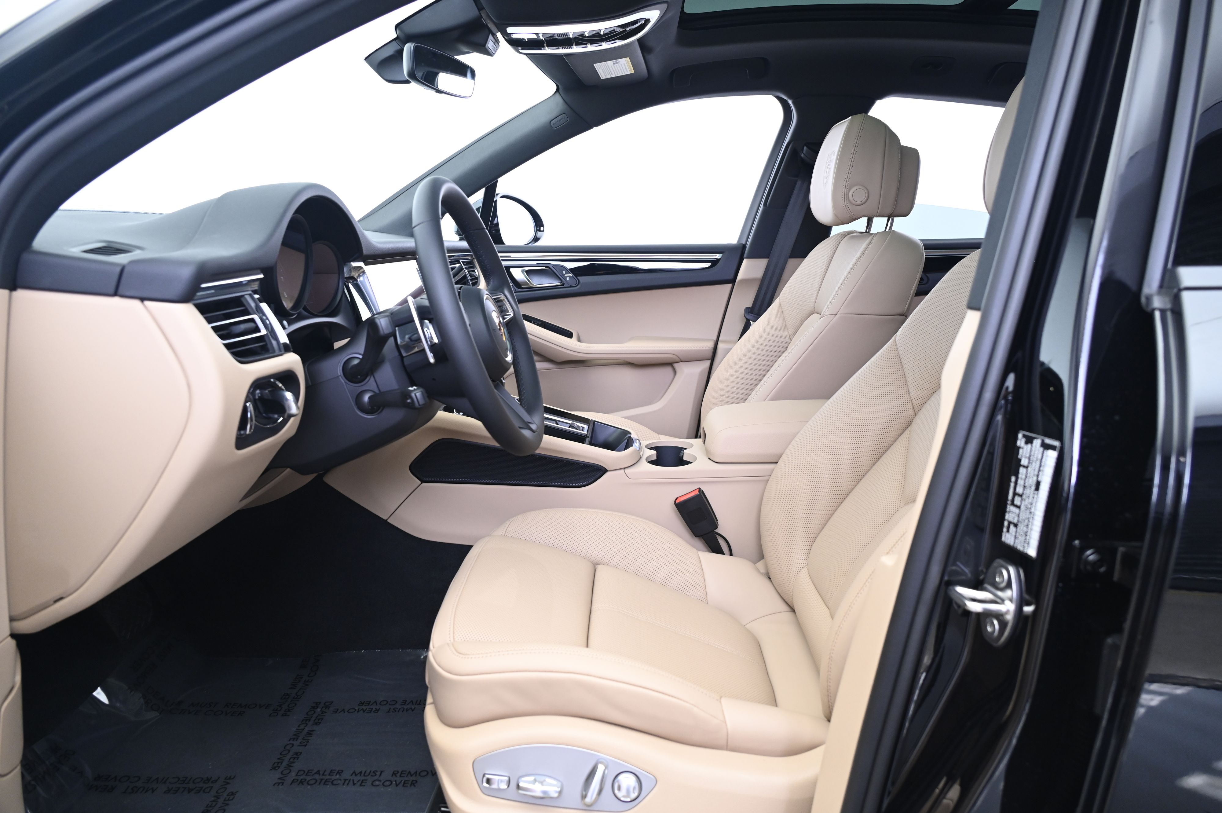 Thumbnail: 2026 Porsche Macan - 29