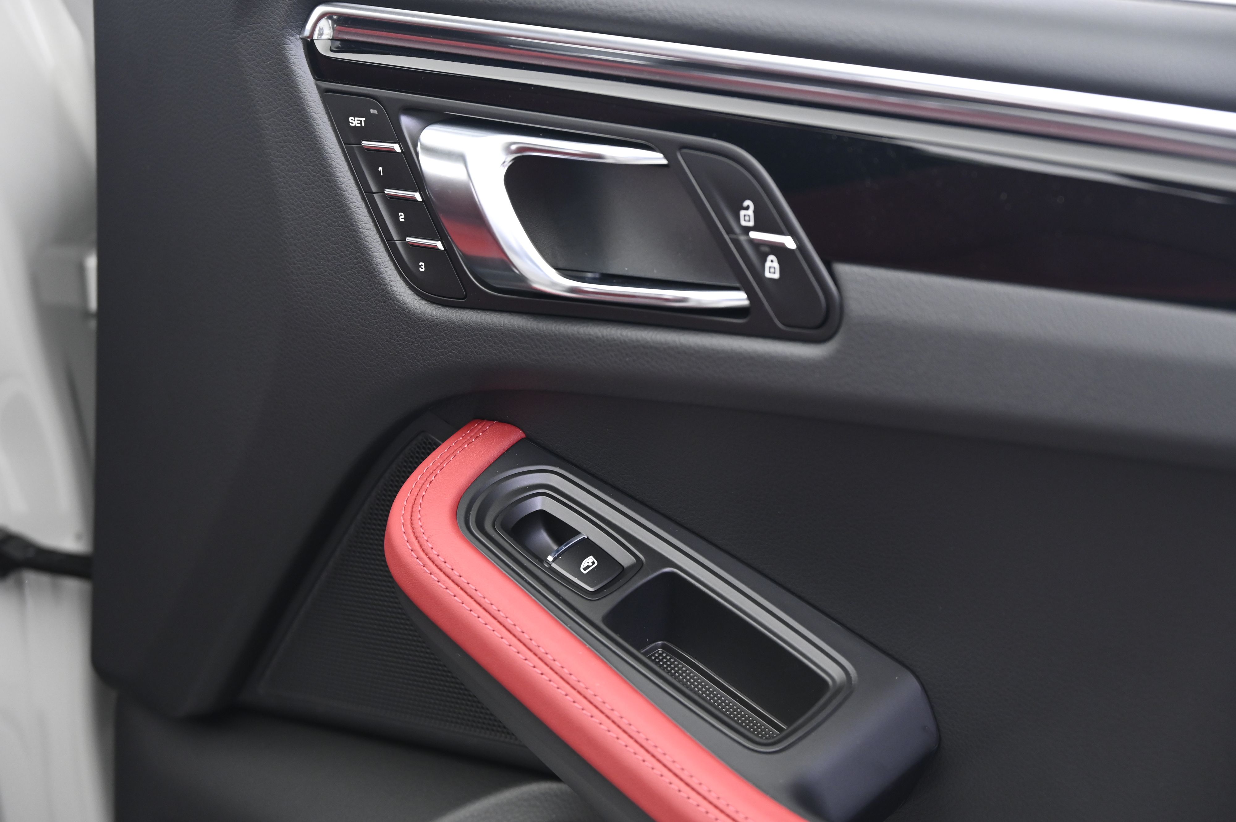 Thumbnail: 2026 Porsche Macan - 21