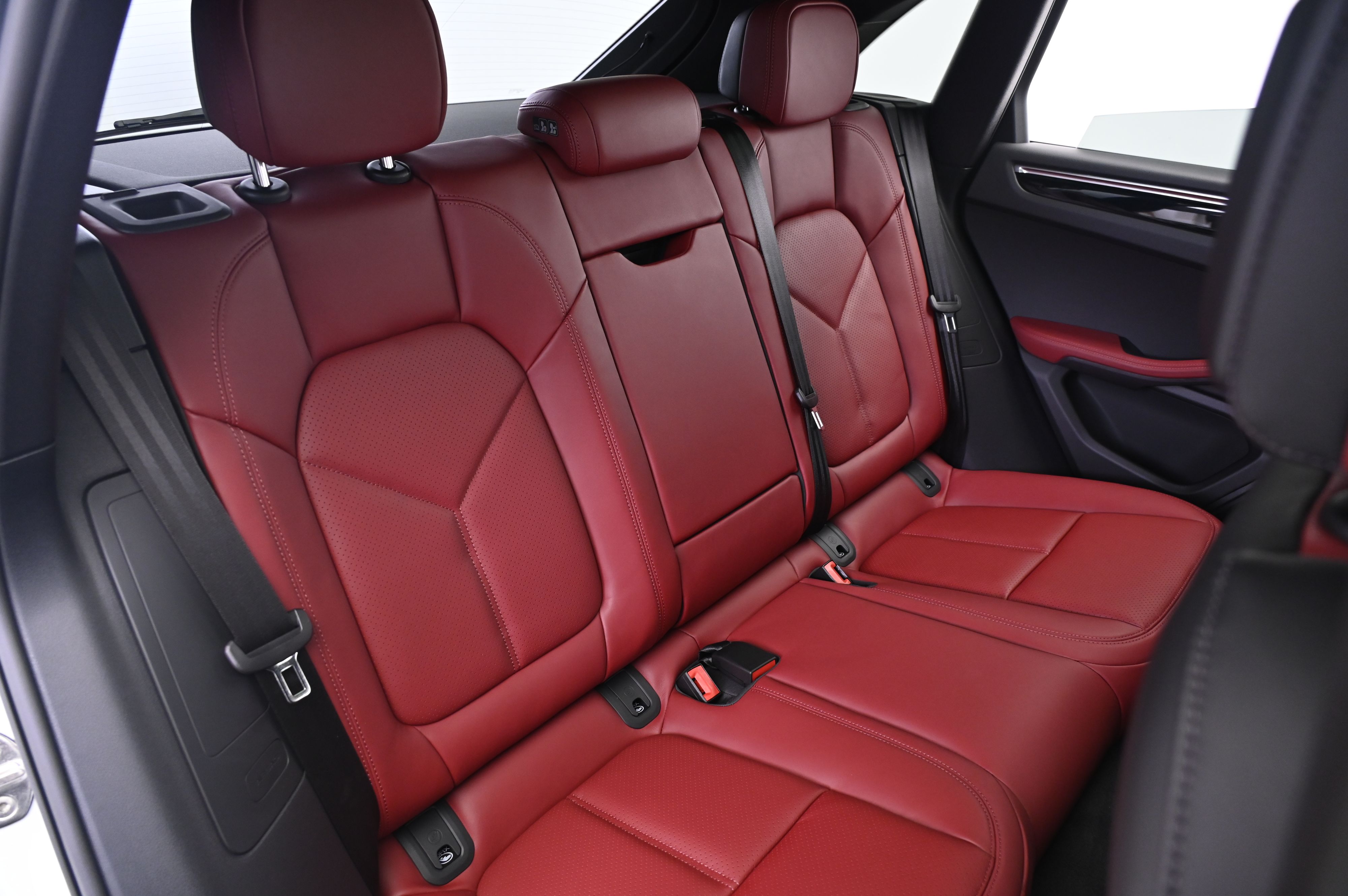 Thumbnail: 2026 Porsche Macan - 19