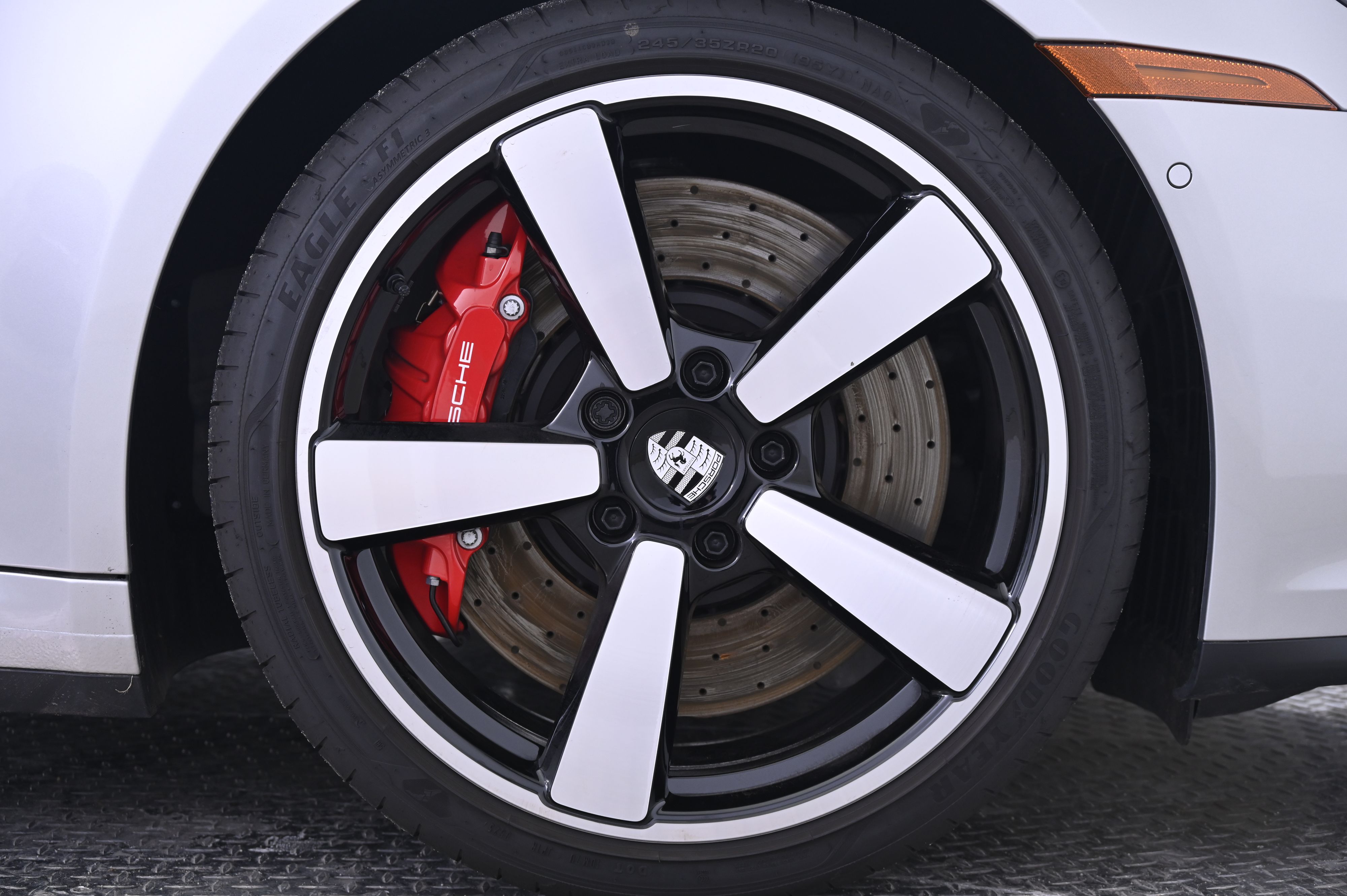 Thumbnail: 2025 Porsche 911 - 14