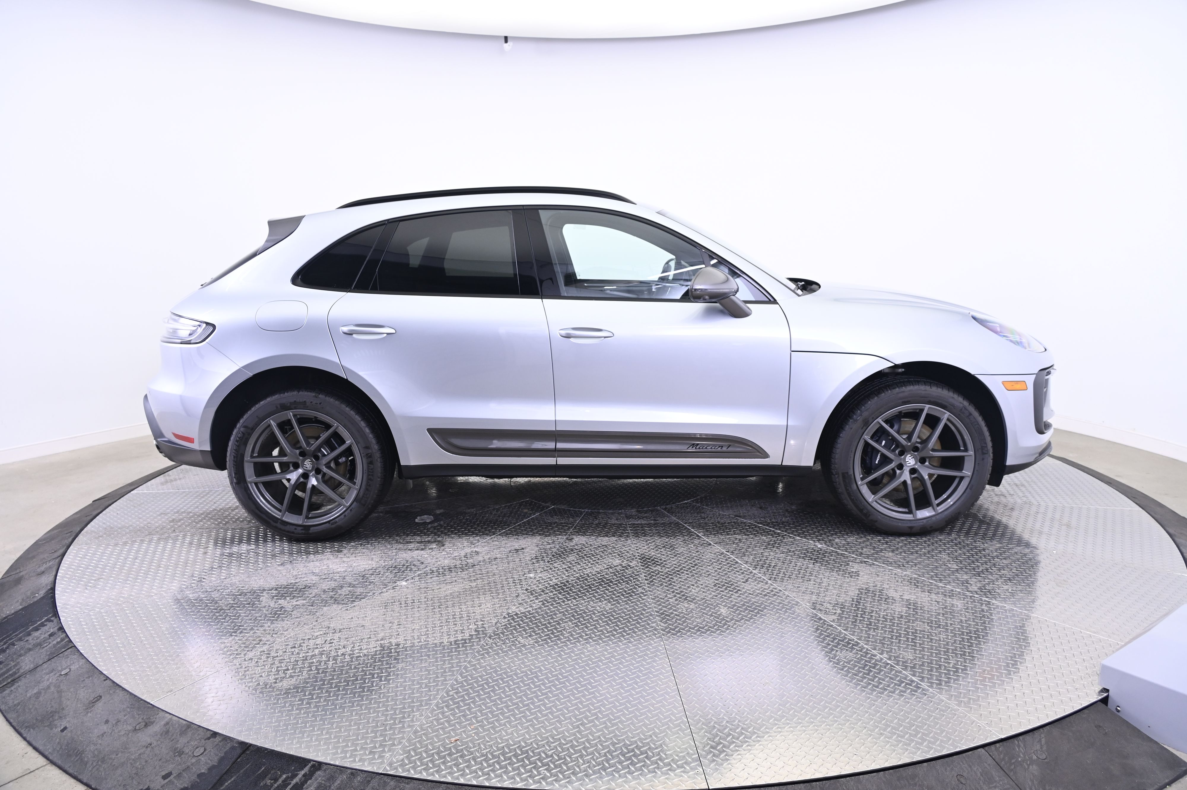 Thumbnail: 2026 Porsche Macan - 8