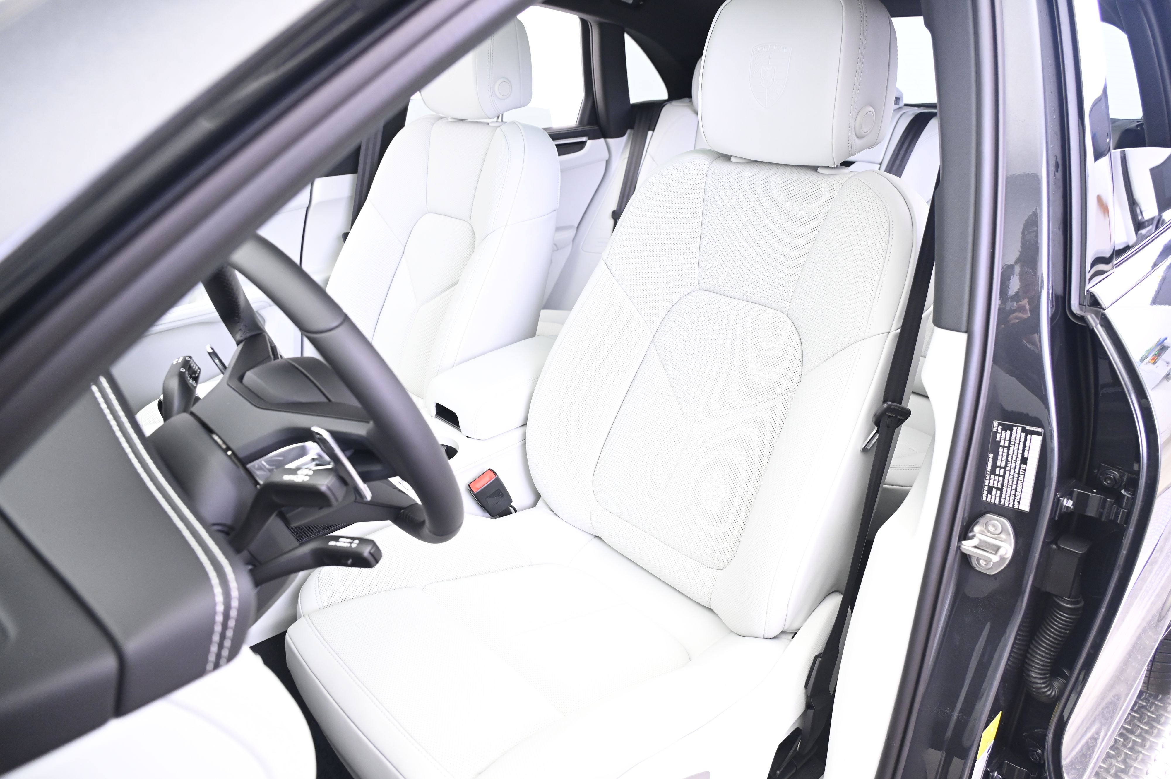 Thumbnail: 2026 Porsche Macan - 30