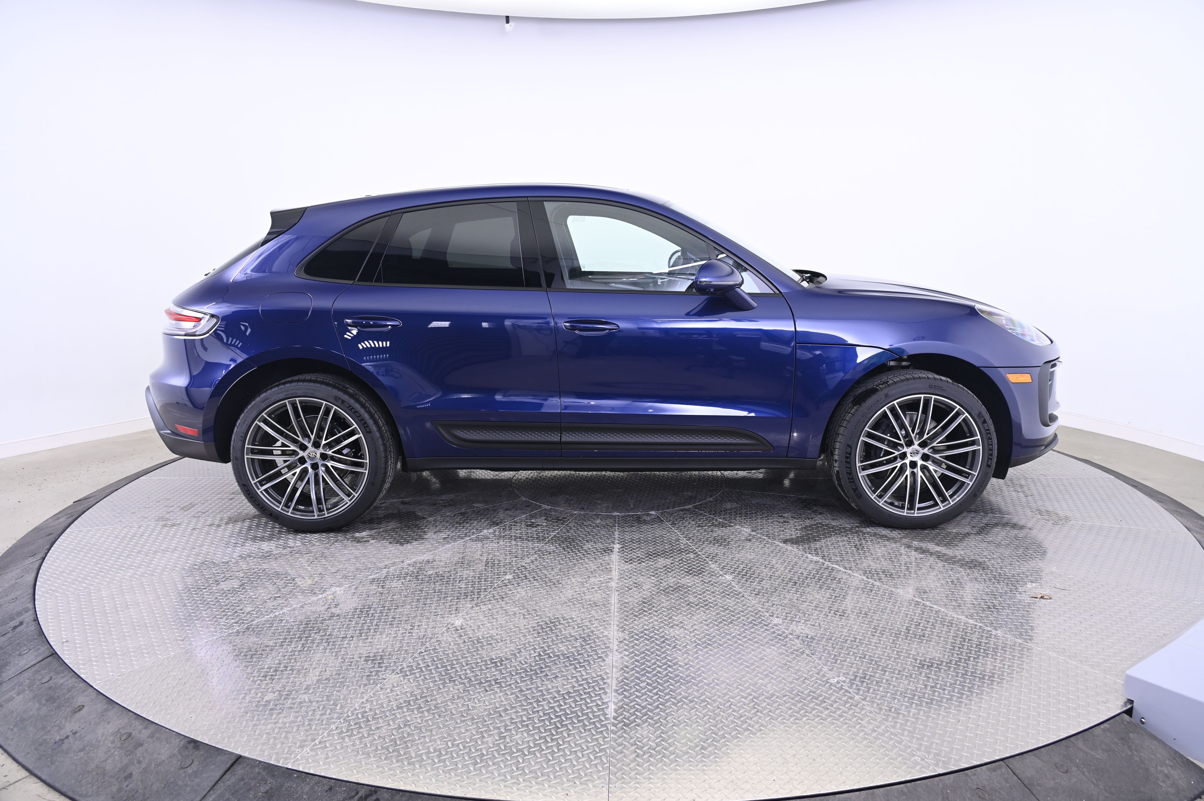 Thumbnail: 2026 Porsche Macan - 8