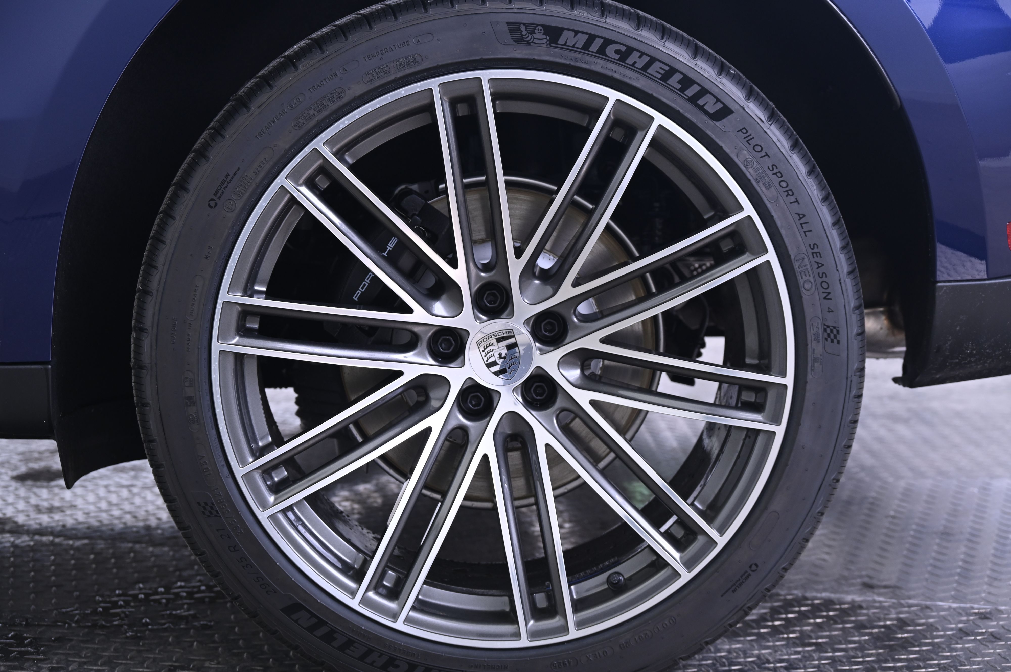 Thumbnail: 2026 Porsche Macan - 12