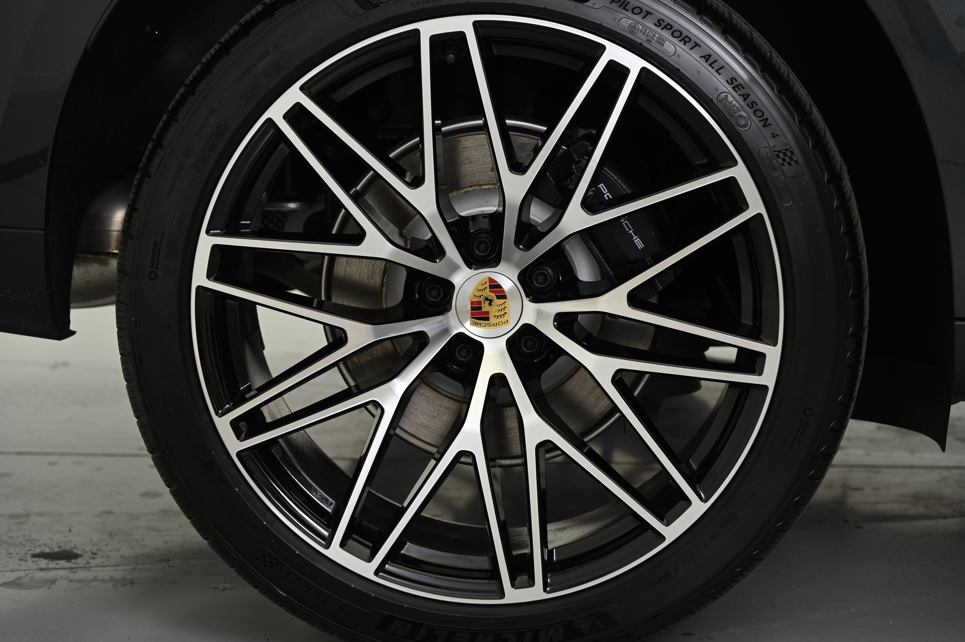 Thumbnail: 2025 Porsche Macan - 20