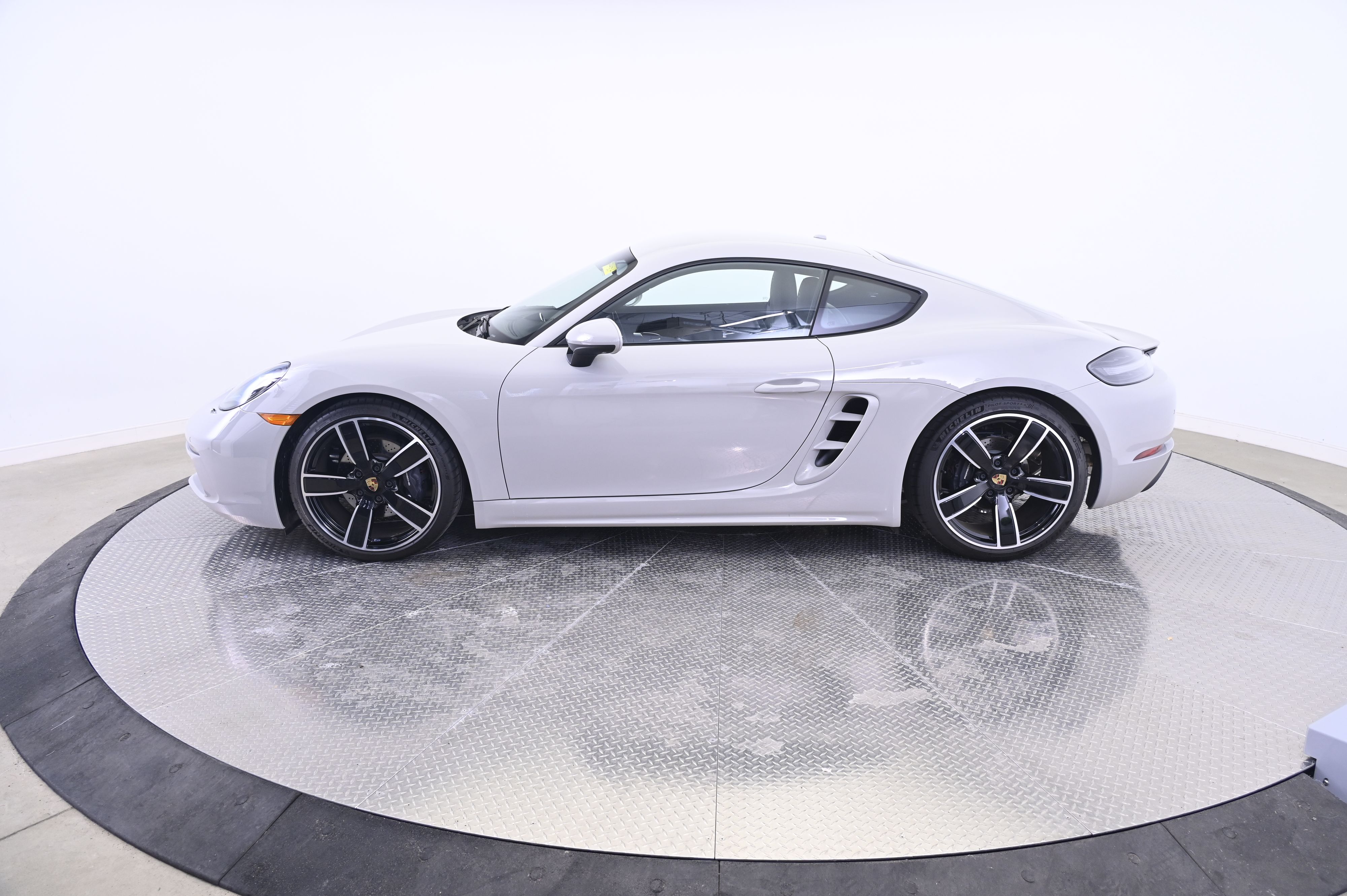 Thumbnail: 2025 Porsche 718 Cayman - 2