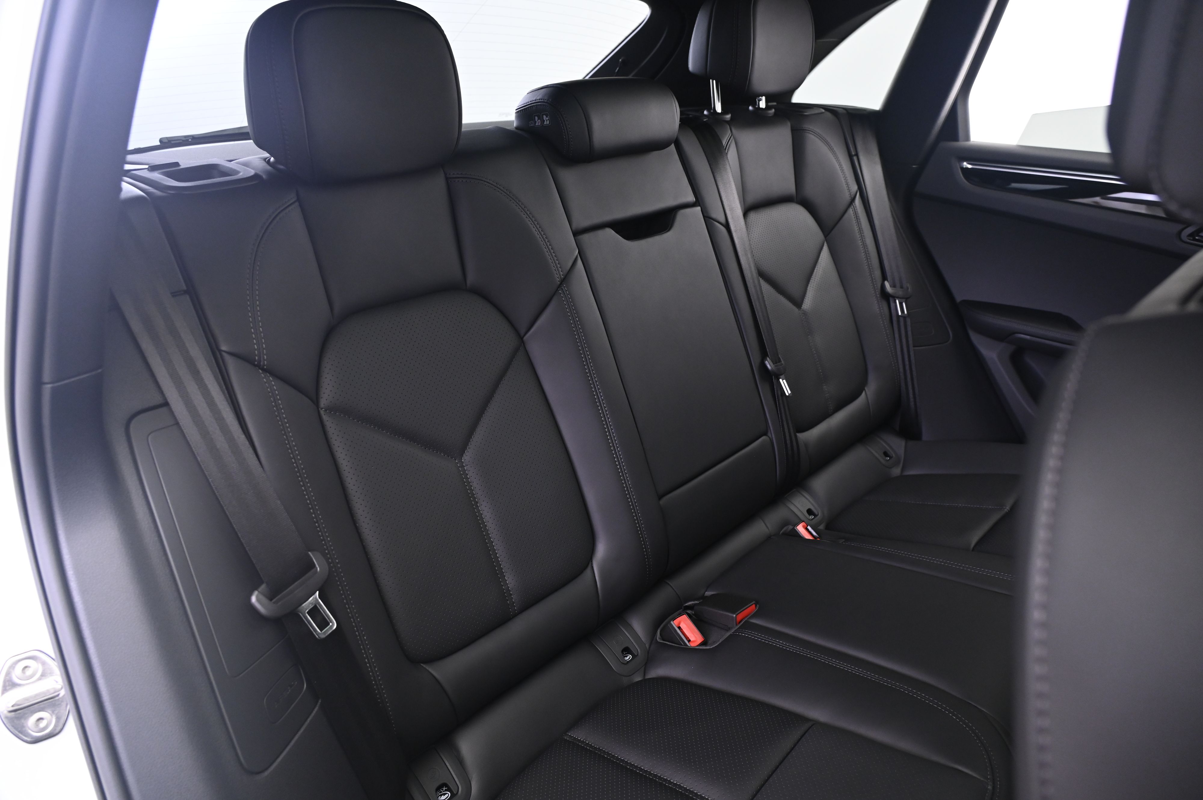 Thumbnail: 2026 Porsche Macan - 19