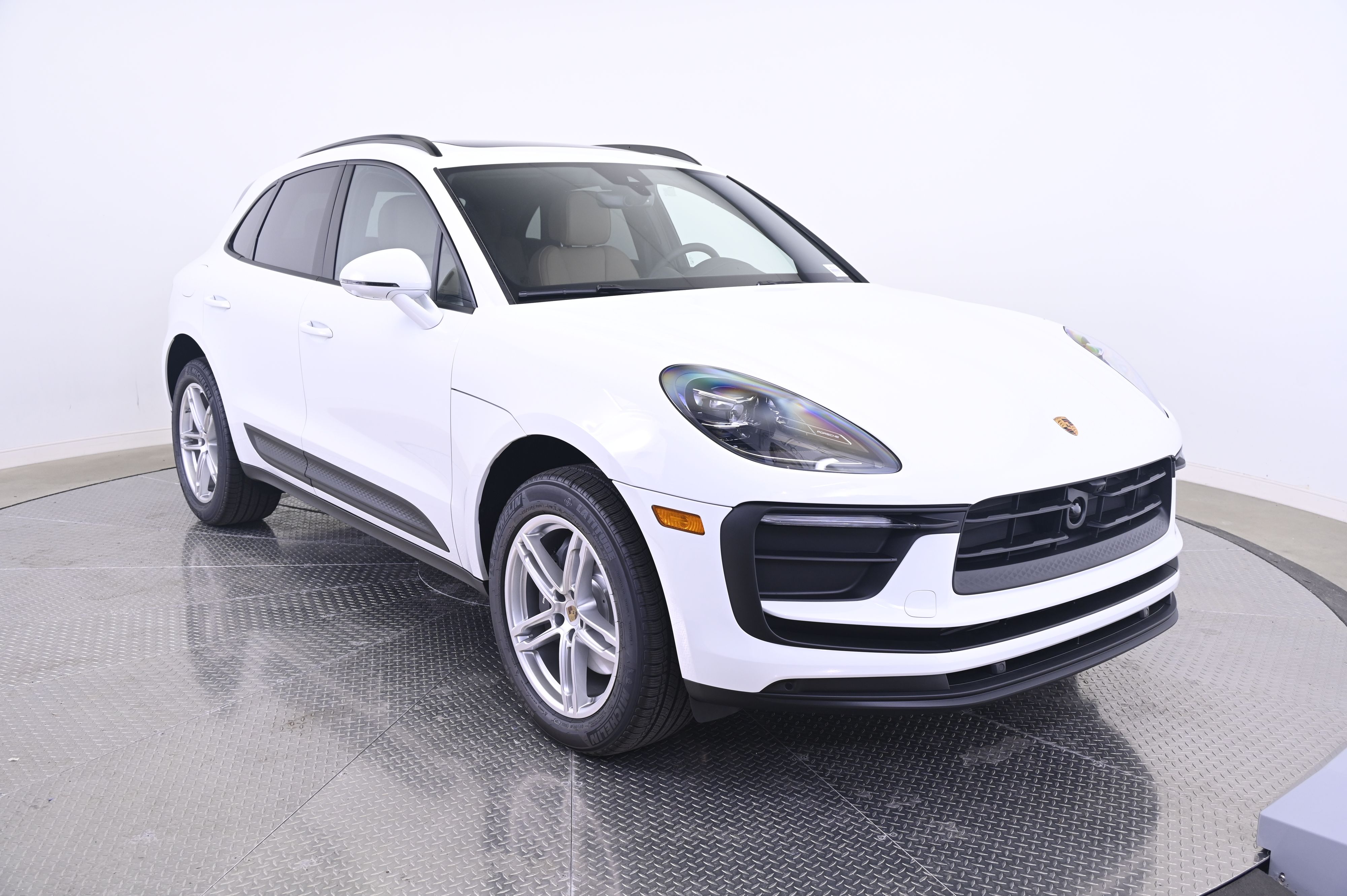 Thumbnail: 2026 Porsche Macan - 9