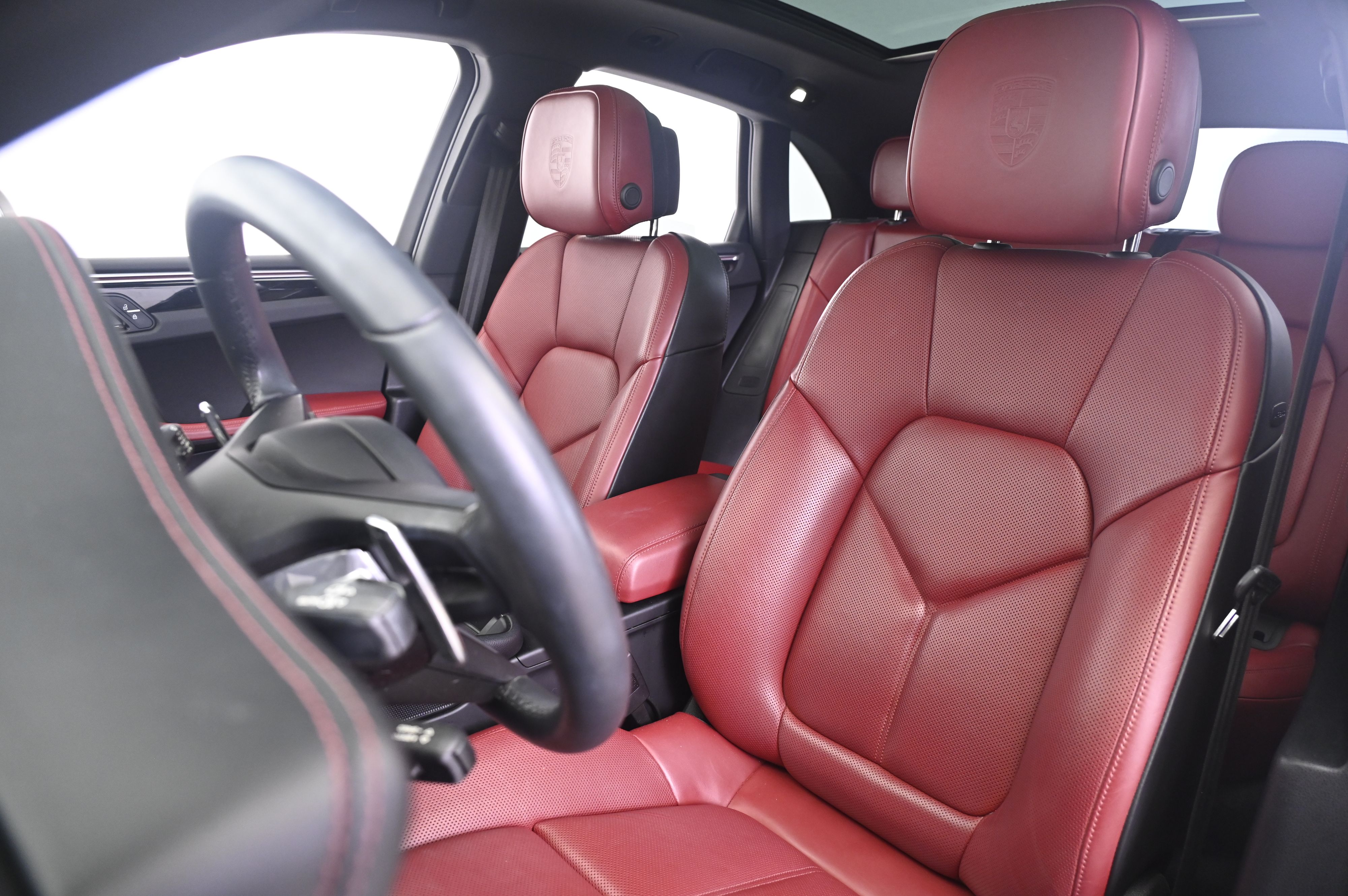 Thumbnail: 2023 Porsche Macan - 30