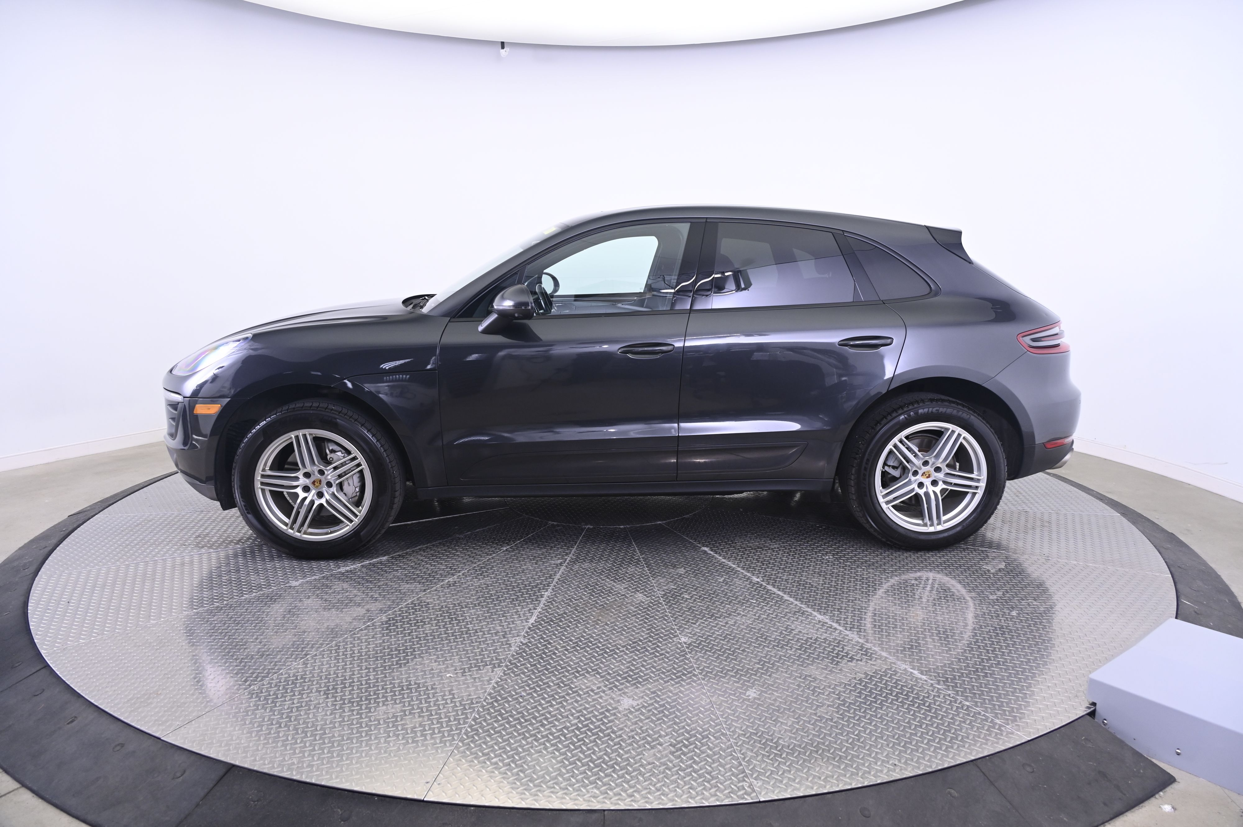 Thumbnail: 2017 Porsche Macan - 2