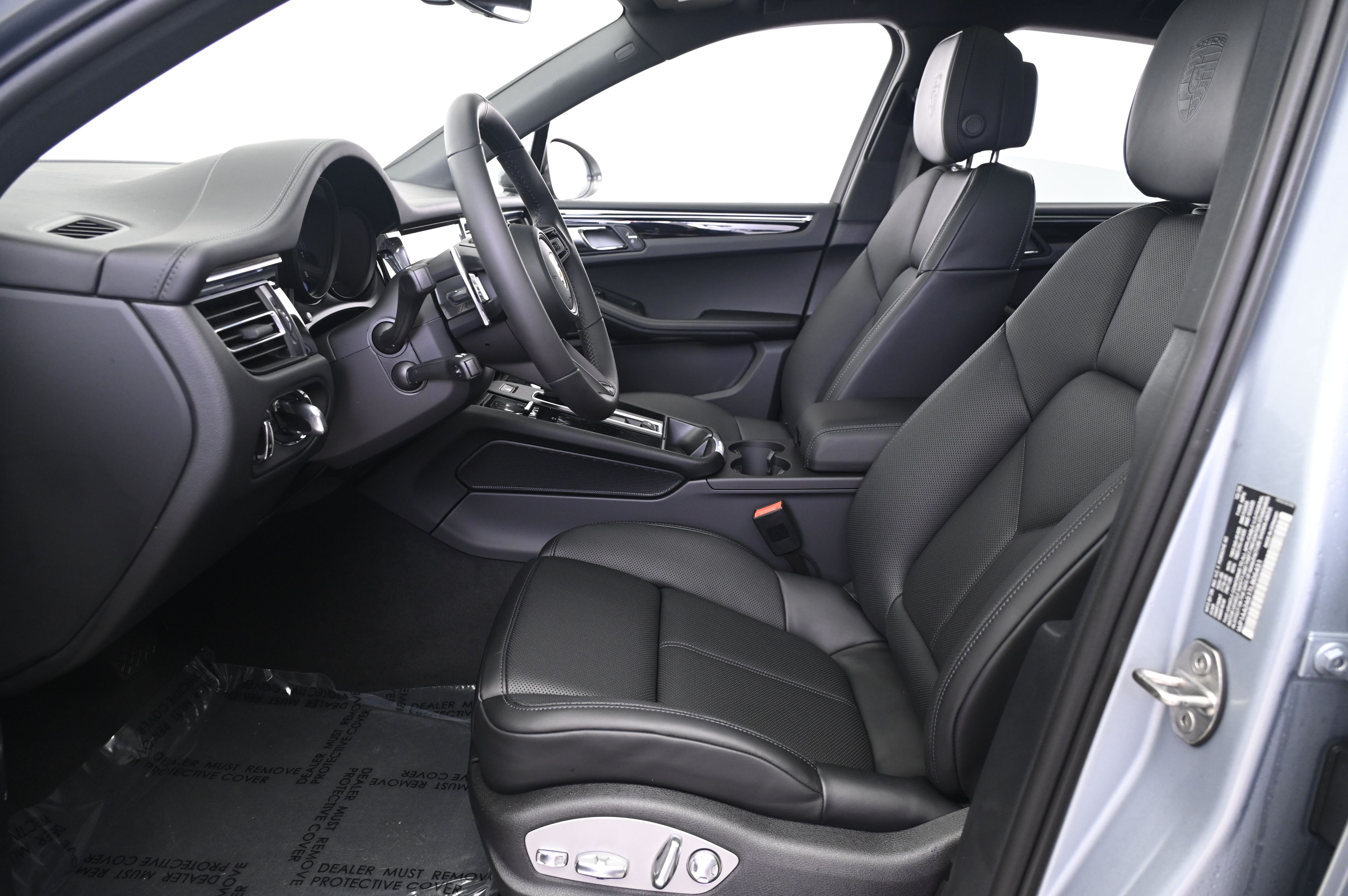 Thumbnail: 2026 Porsche Macan - 29