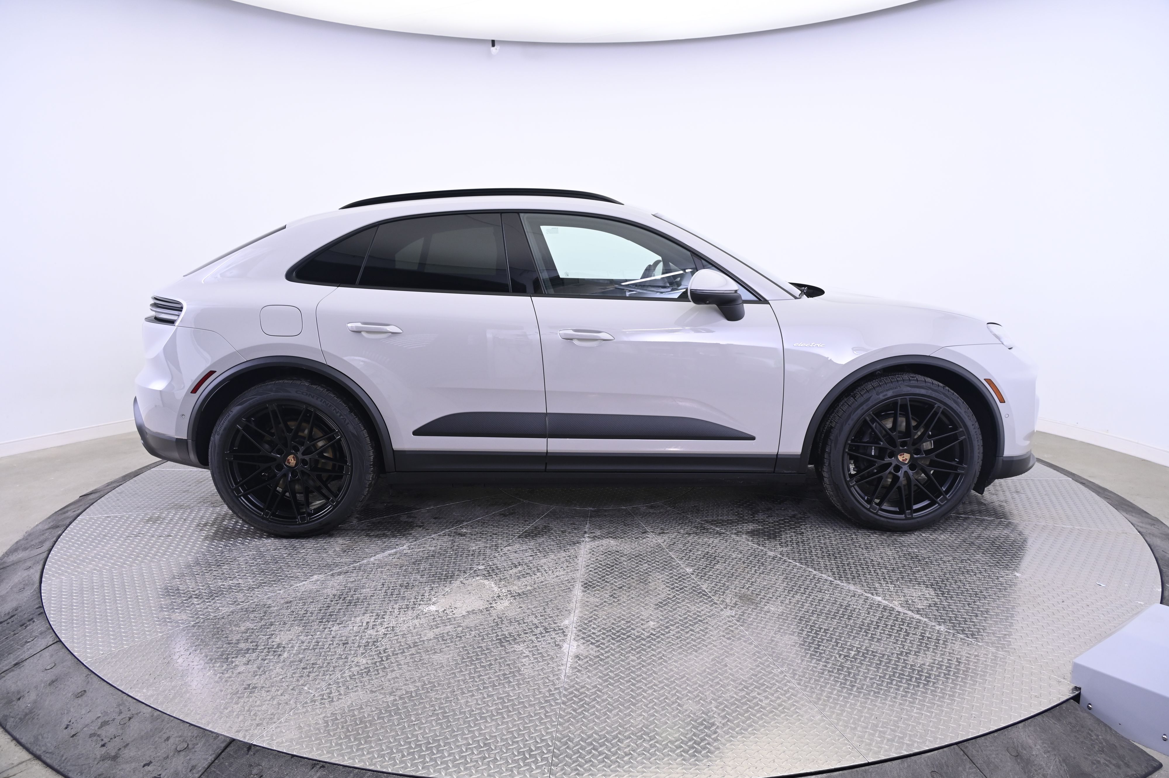 Thumbnail: 2026 Porsche Macan - 8
