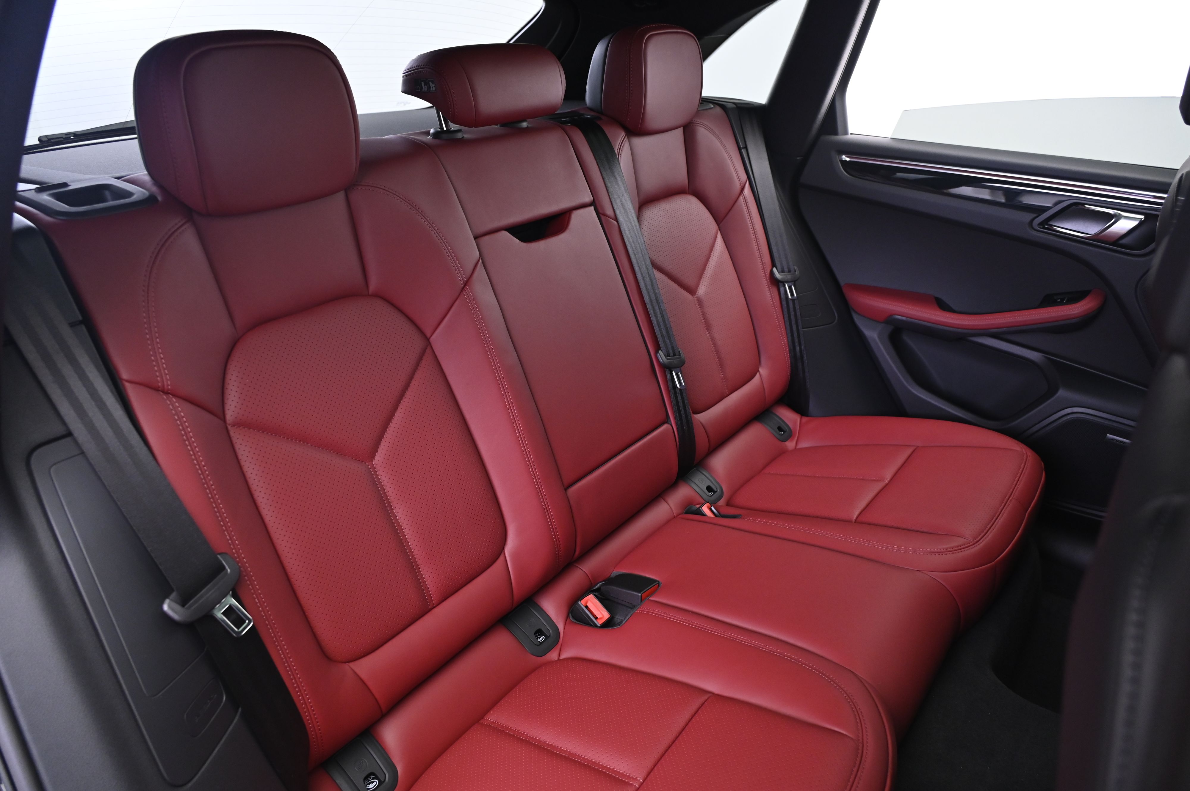 Thumbnail: 2026 Porsche Macan - 19