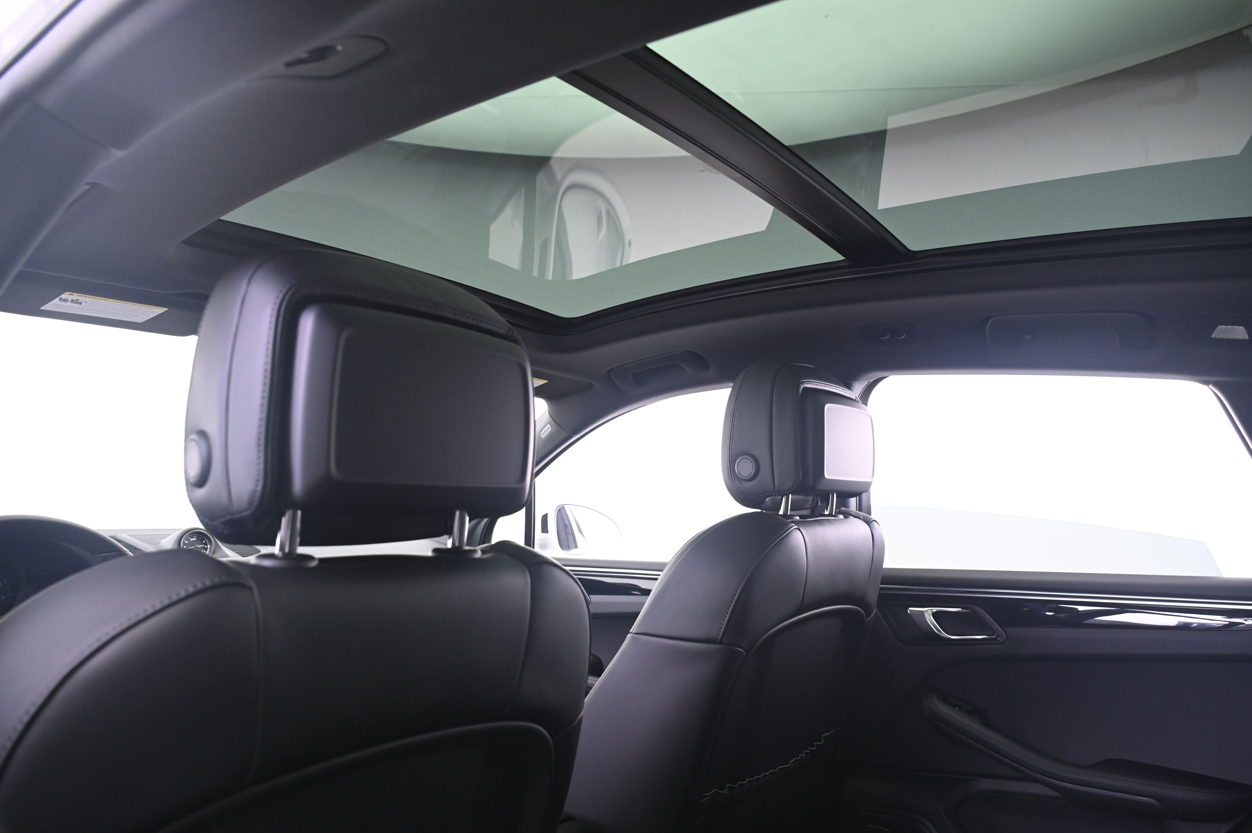 Thumbnail: 2026 Porsche Macan - 25