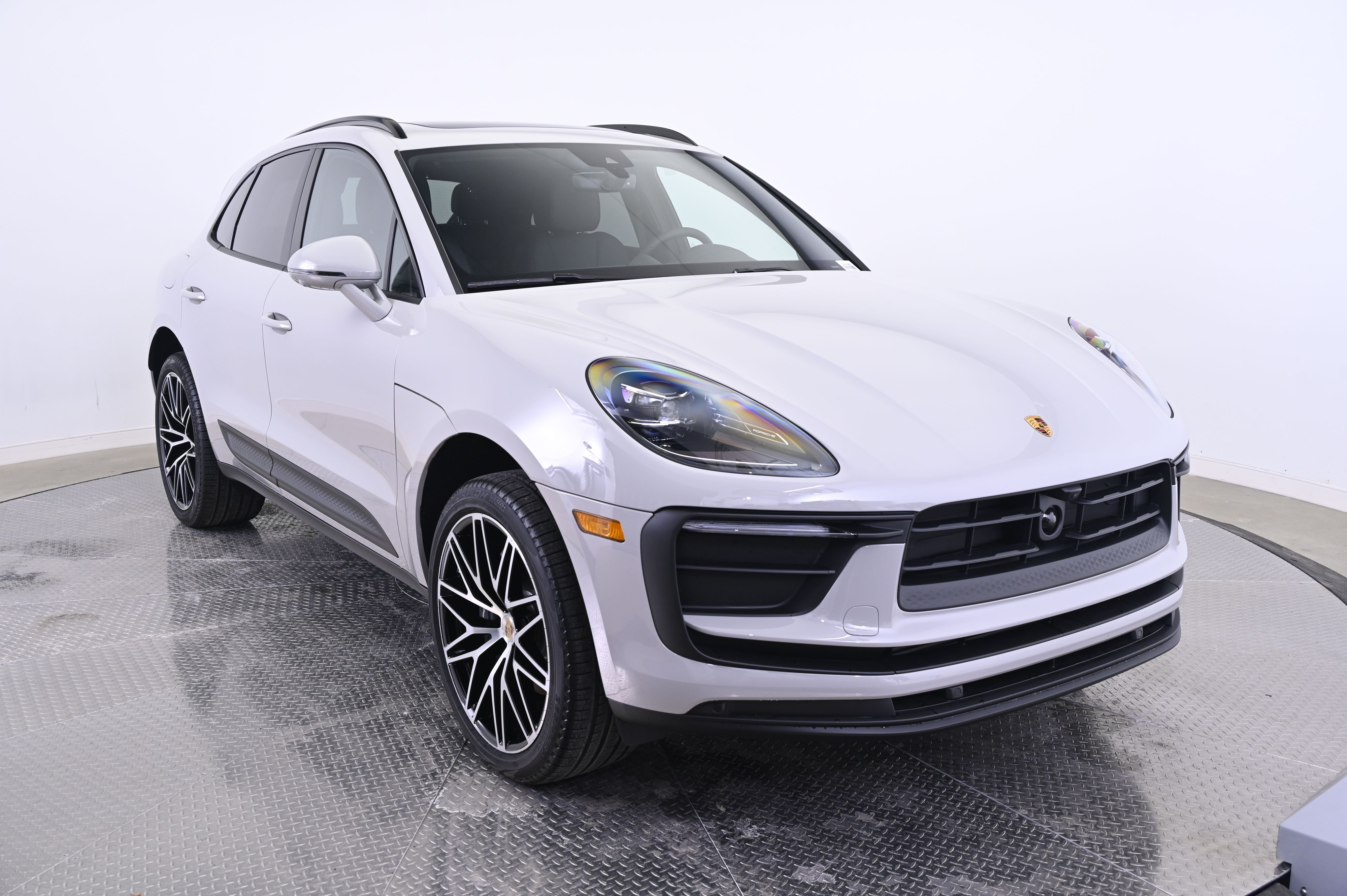 Thumbnail: 2026 Porsche Macan - 9