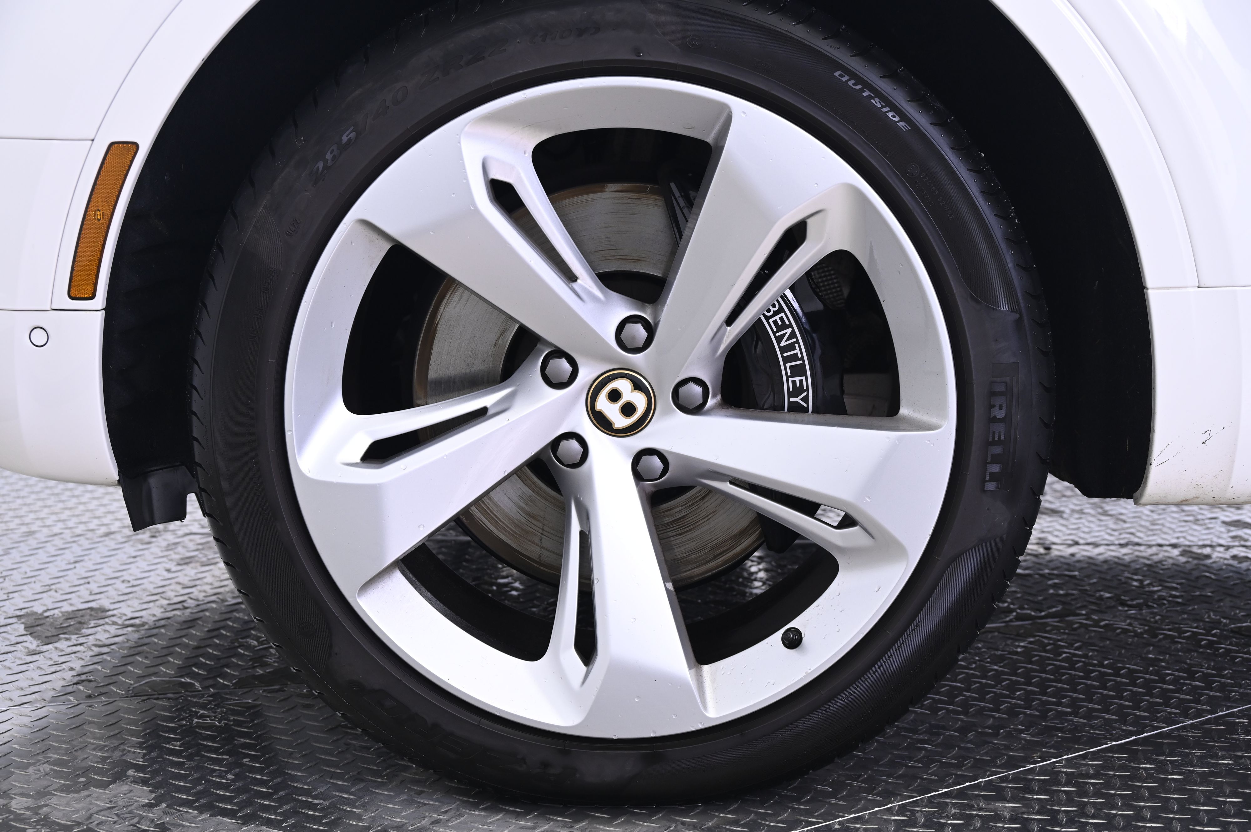 Thumbnail: 2019 Bentley Bentayga - 11