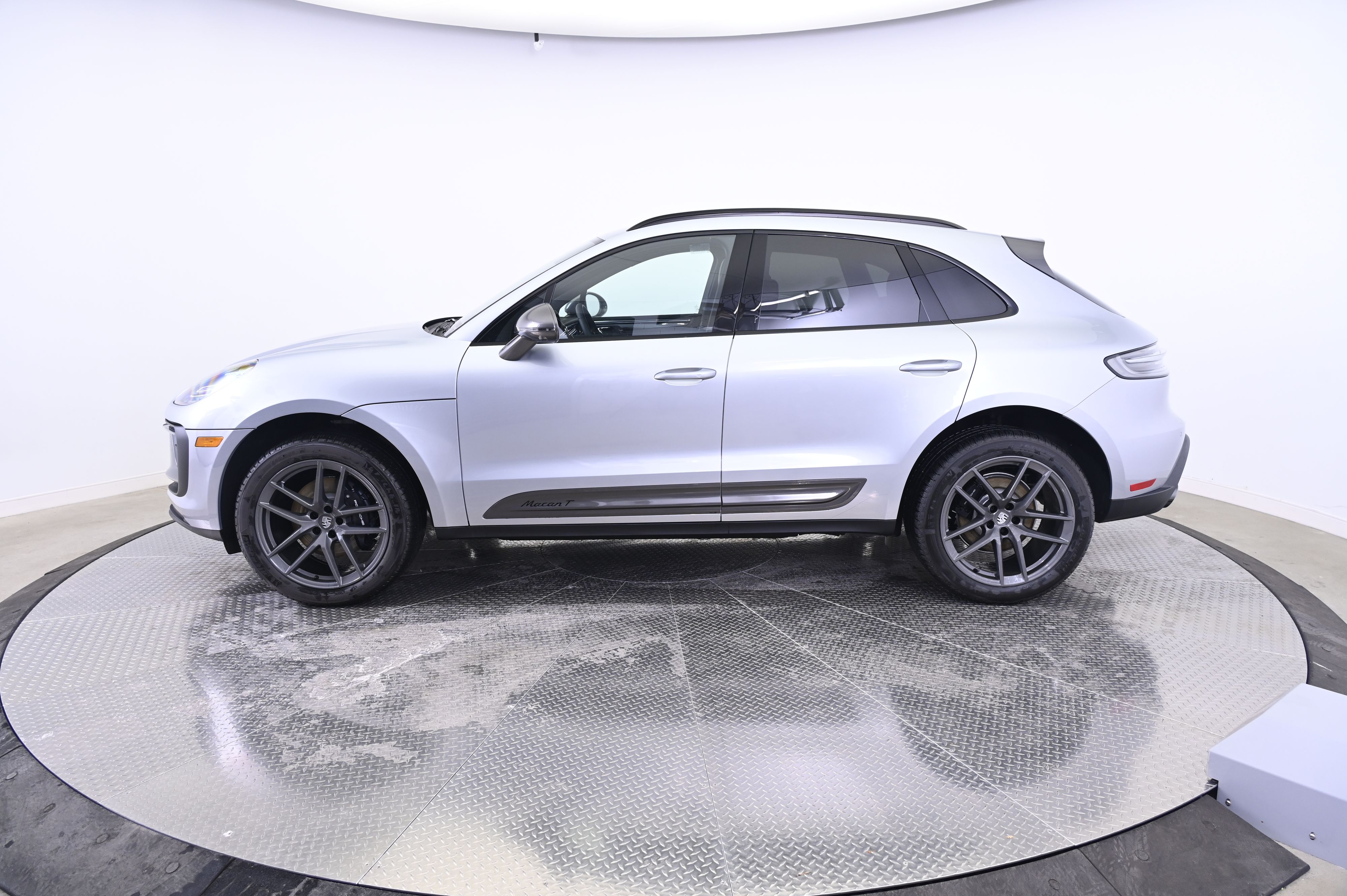 Thumbnail: 2026 Porsche Macan - 2