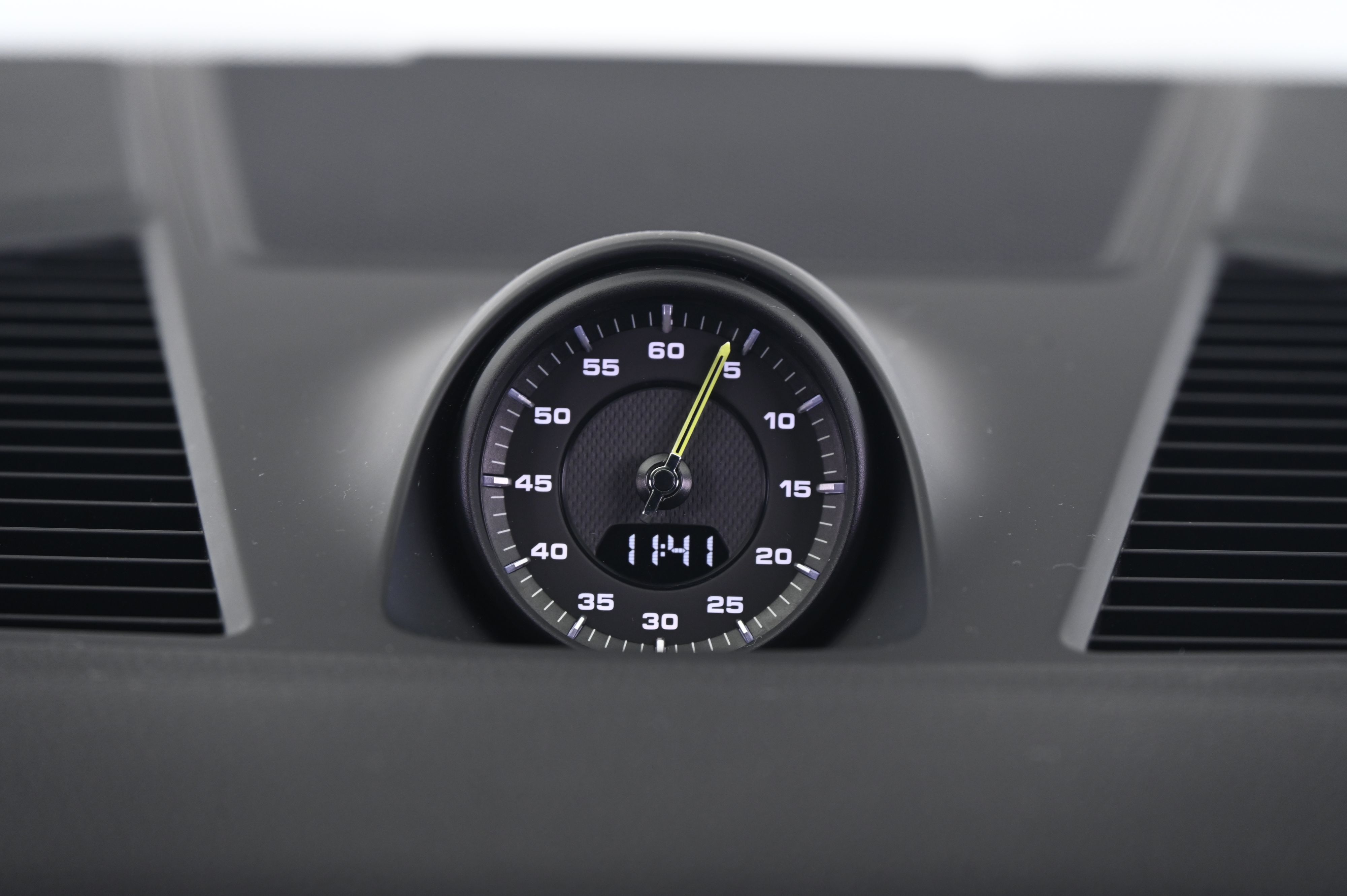 Thumbnail: 2022 Porsche Cayenne - 32